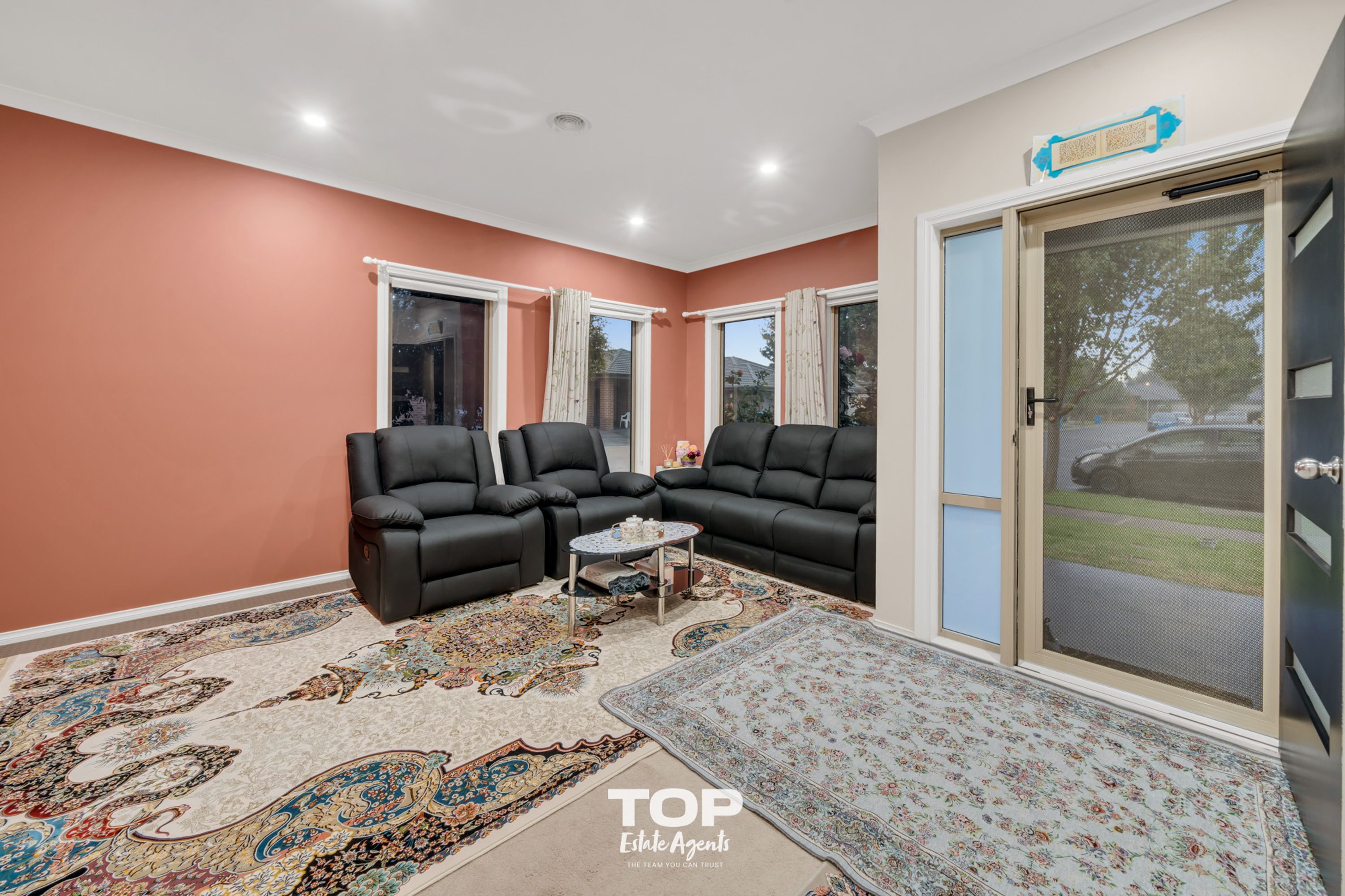 16 Baranello Crescent, Cranbourne East - Thumbnail 3