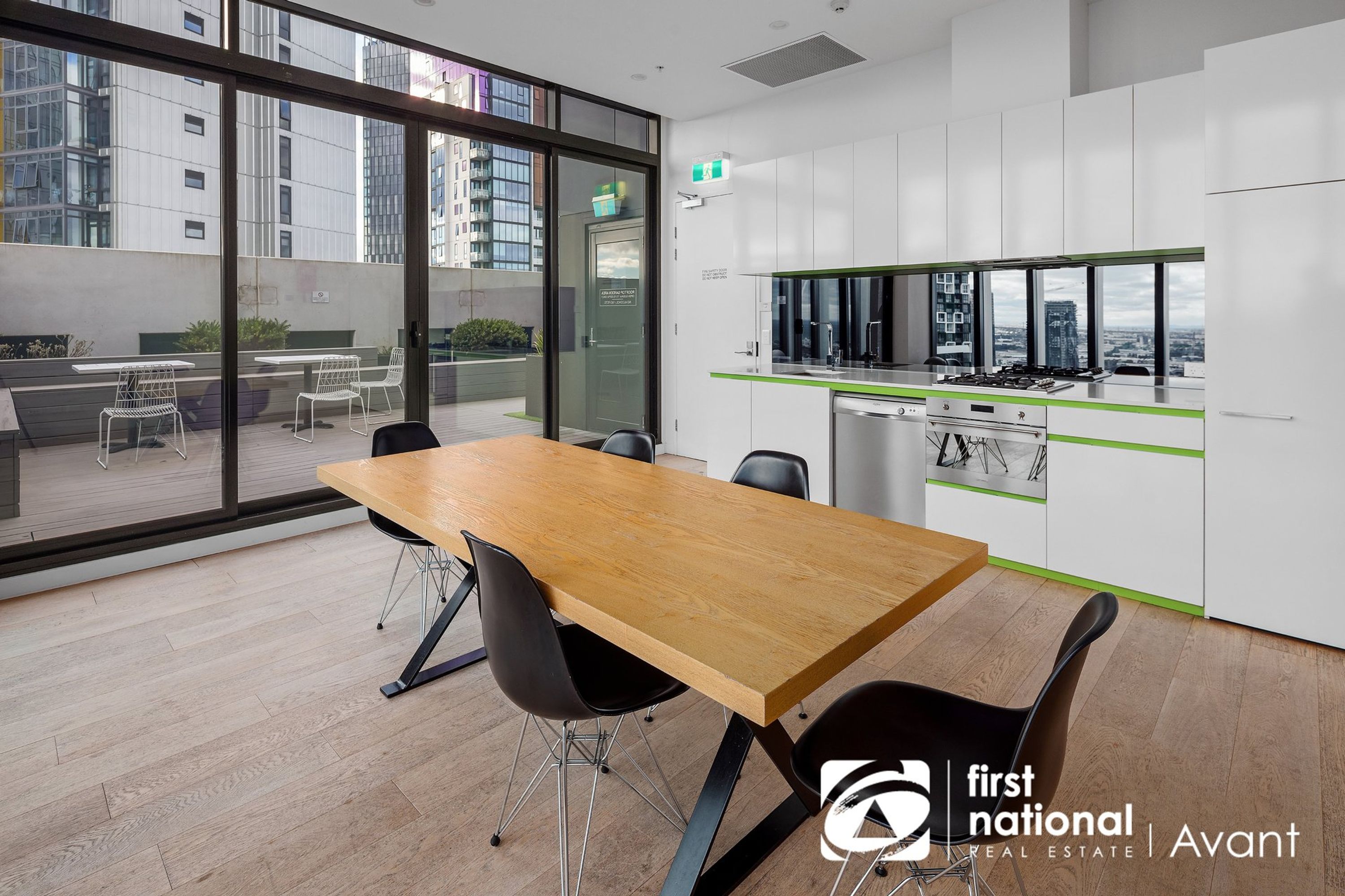 1804/58 Clarke Street, Southbank - Thumbnail 3