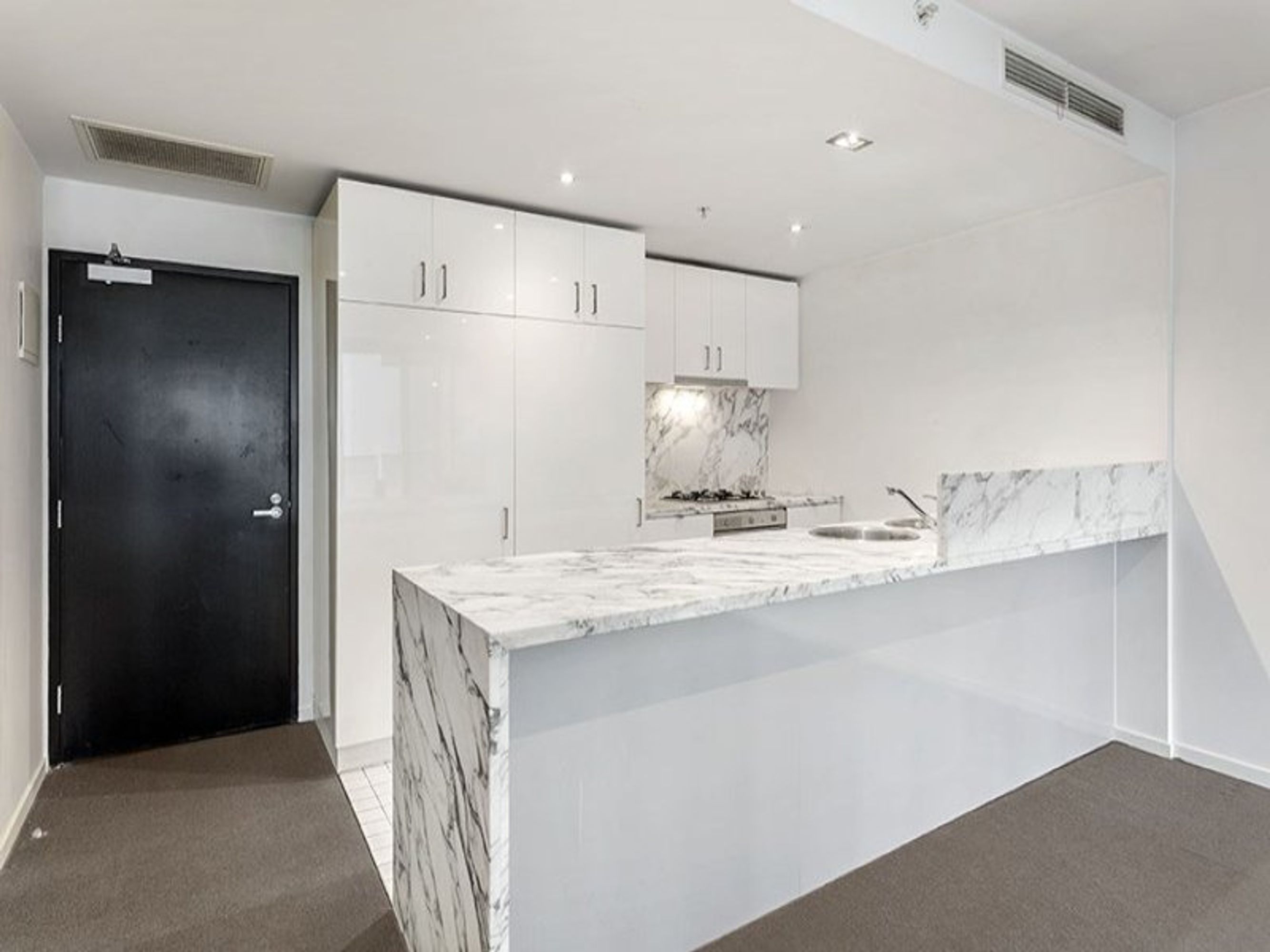 805/8 Waterview Walk, Docklands - Thumbnail 2