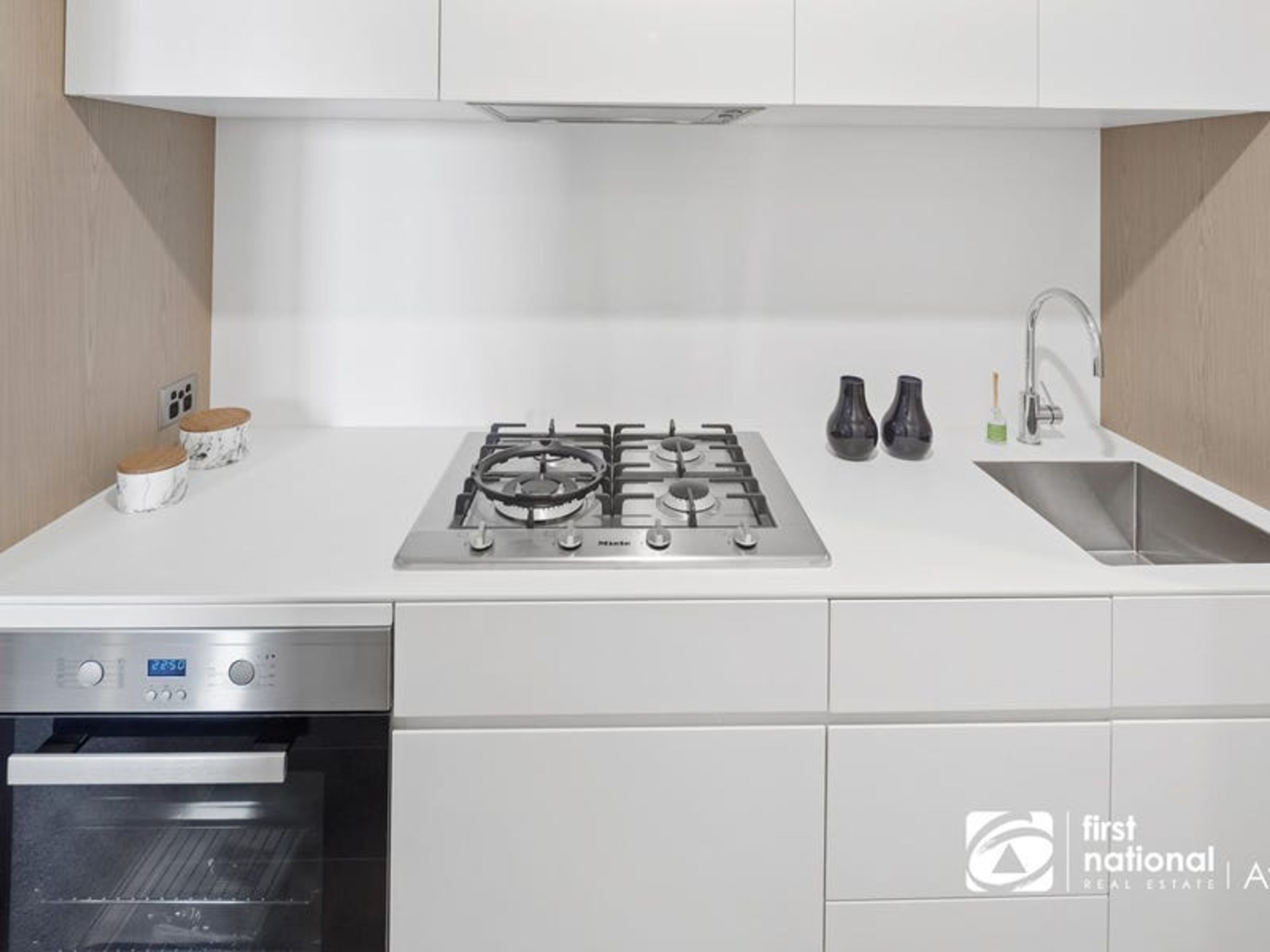 2208/8 Pearl River Road, Docklands - Thumbnail 8