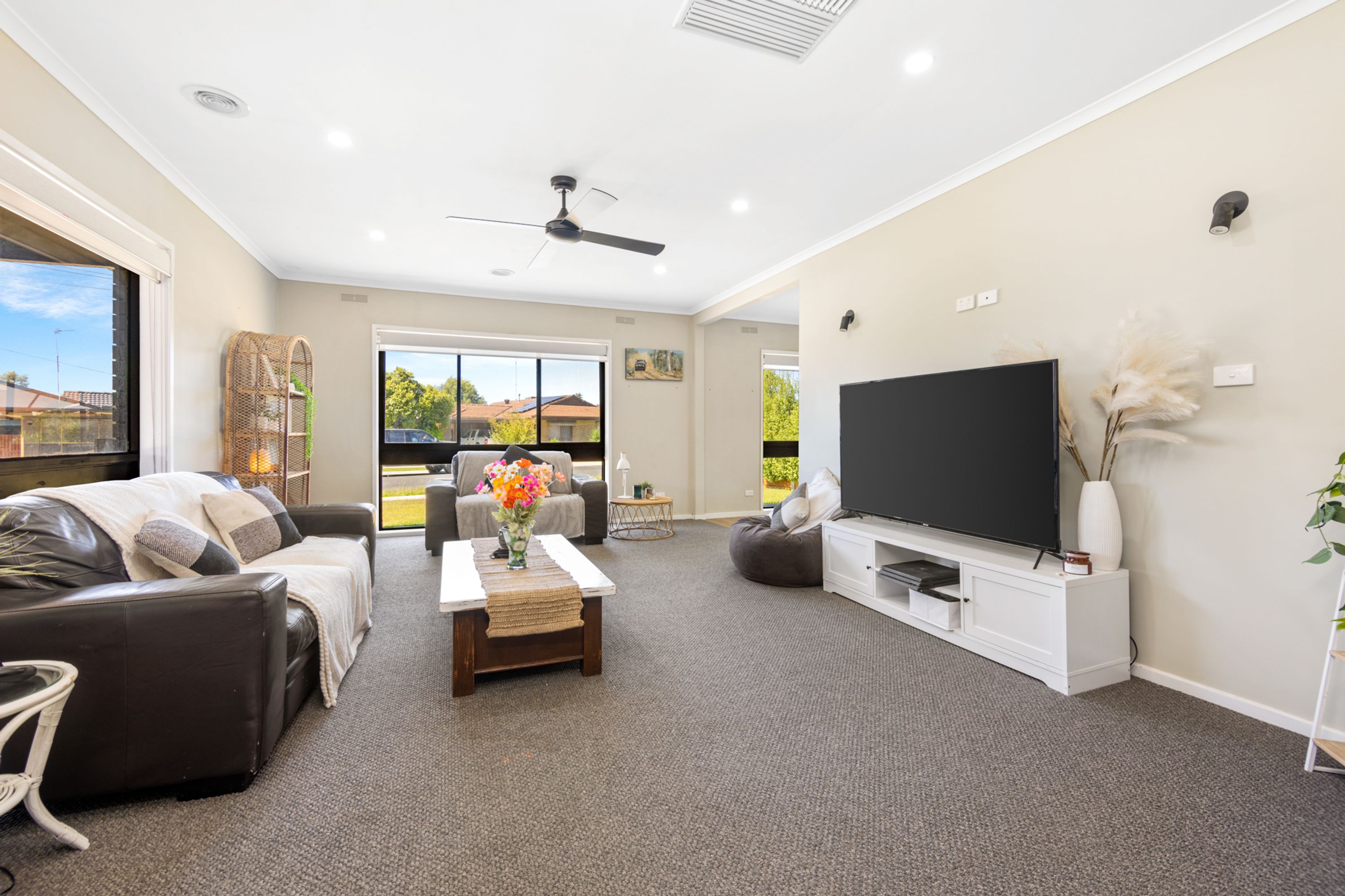 48 Federation Avenue, Horsham VIC 3400, Horsham - Thumbnail 2