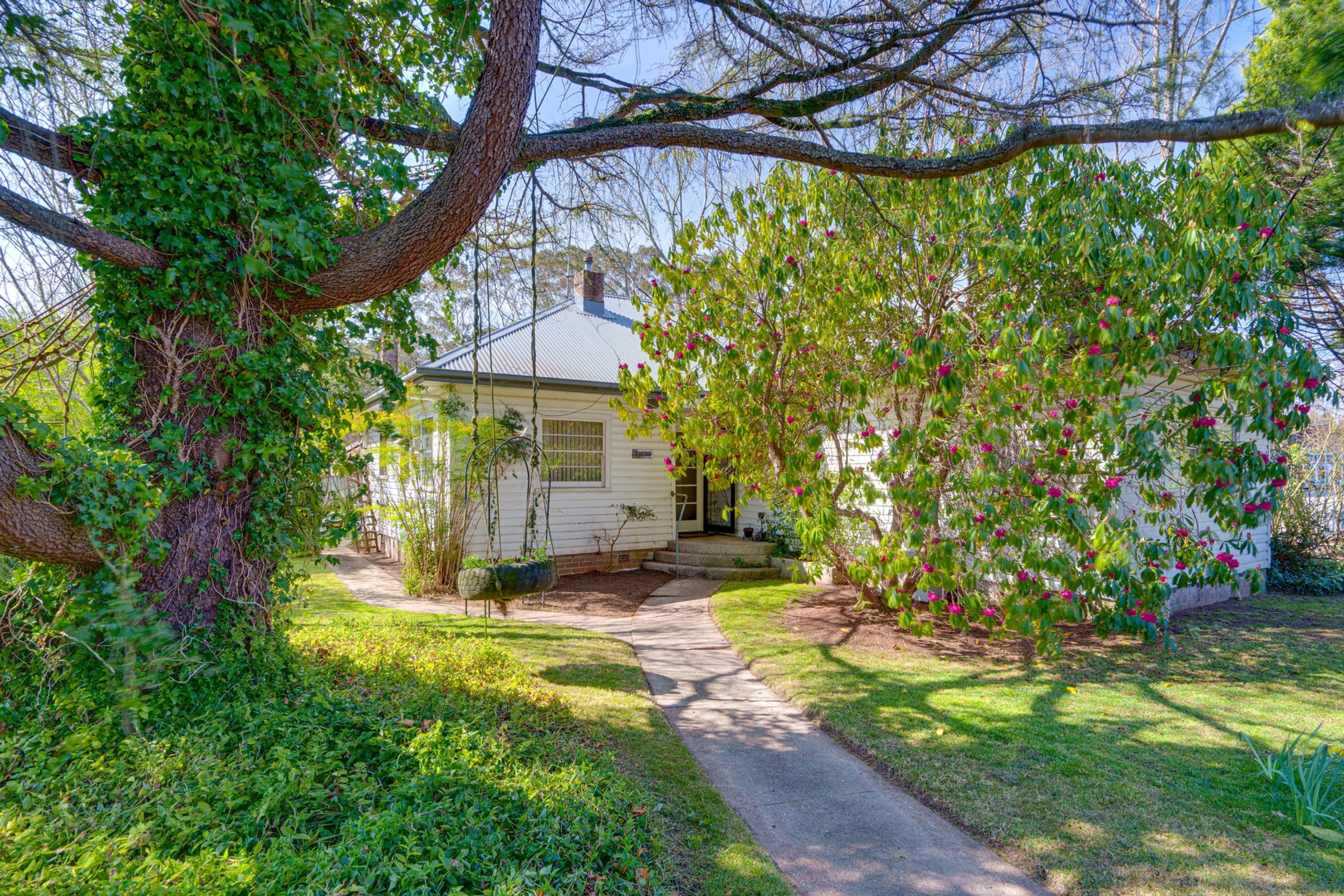 64 Megalong Street, Katoomba - Thumbnail 2