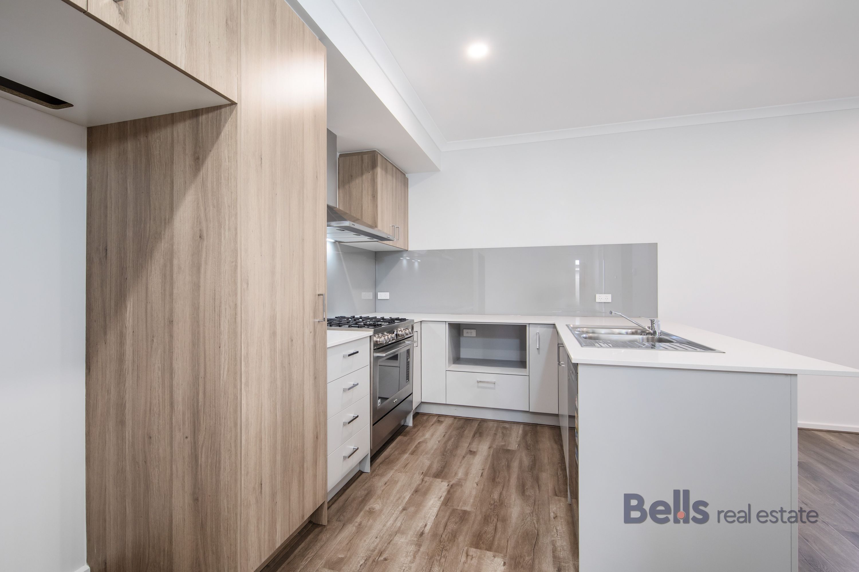 61 Adelong Boulevard, Cobblebank - Thumbnail 3
