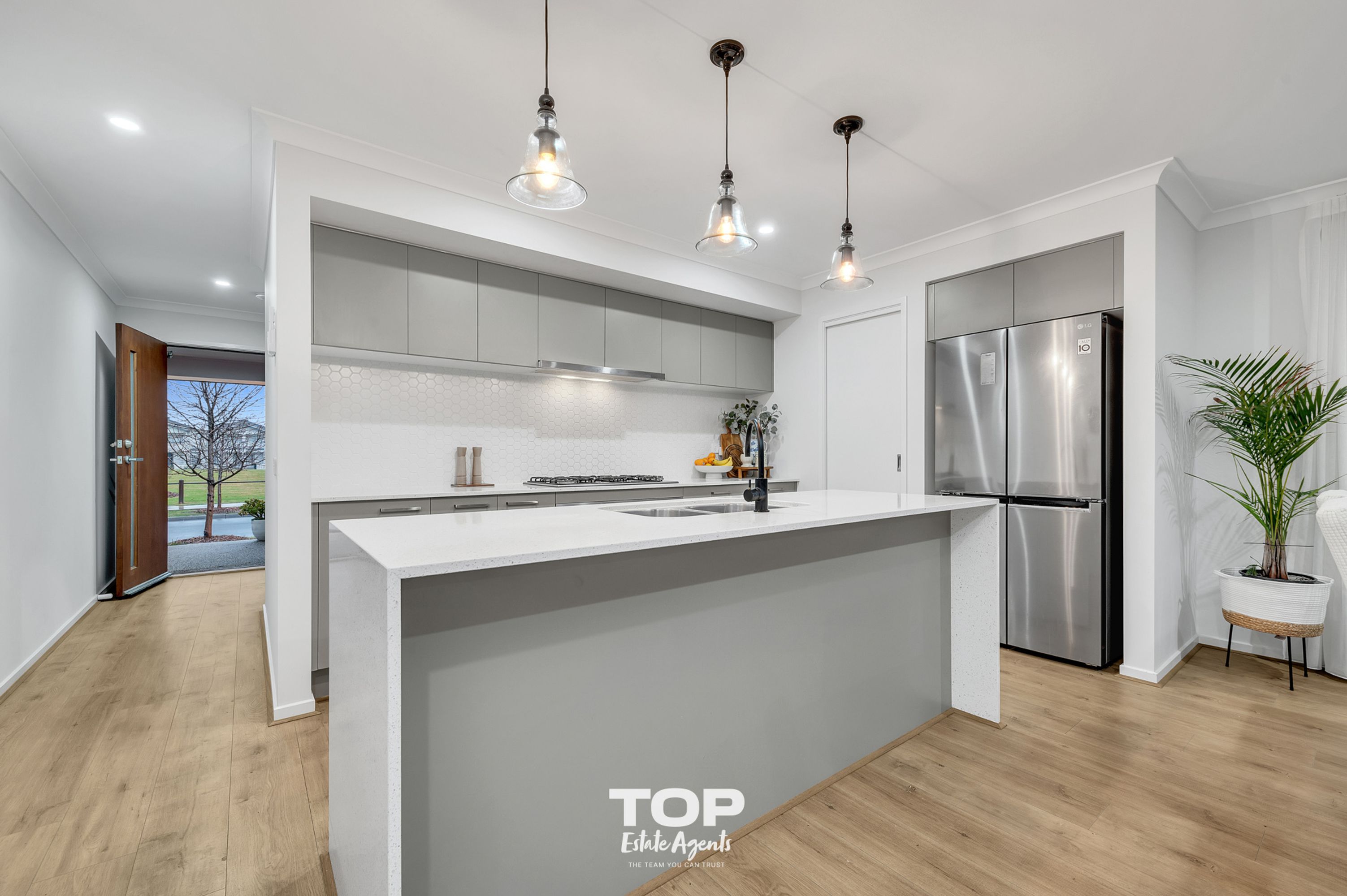 10 Clamoroso Drive, Clyde North - Thumbnail 4