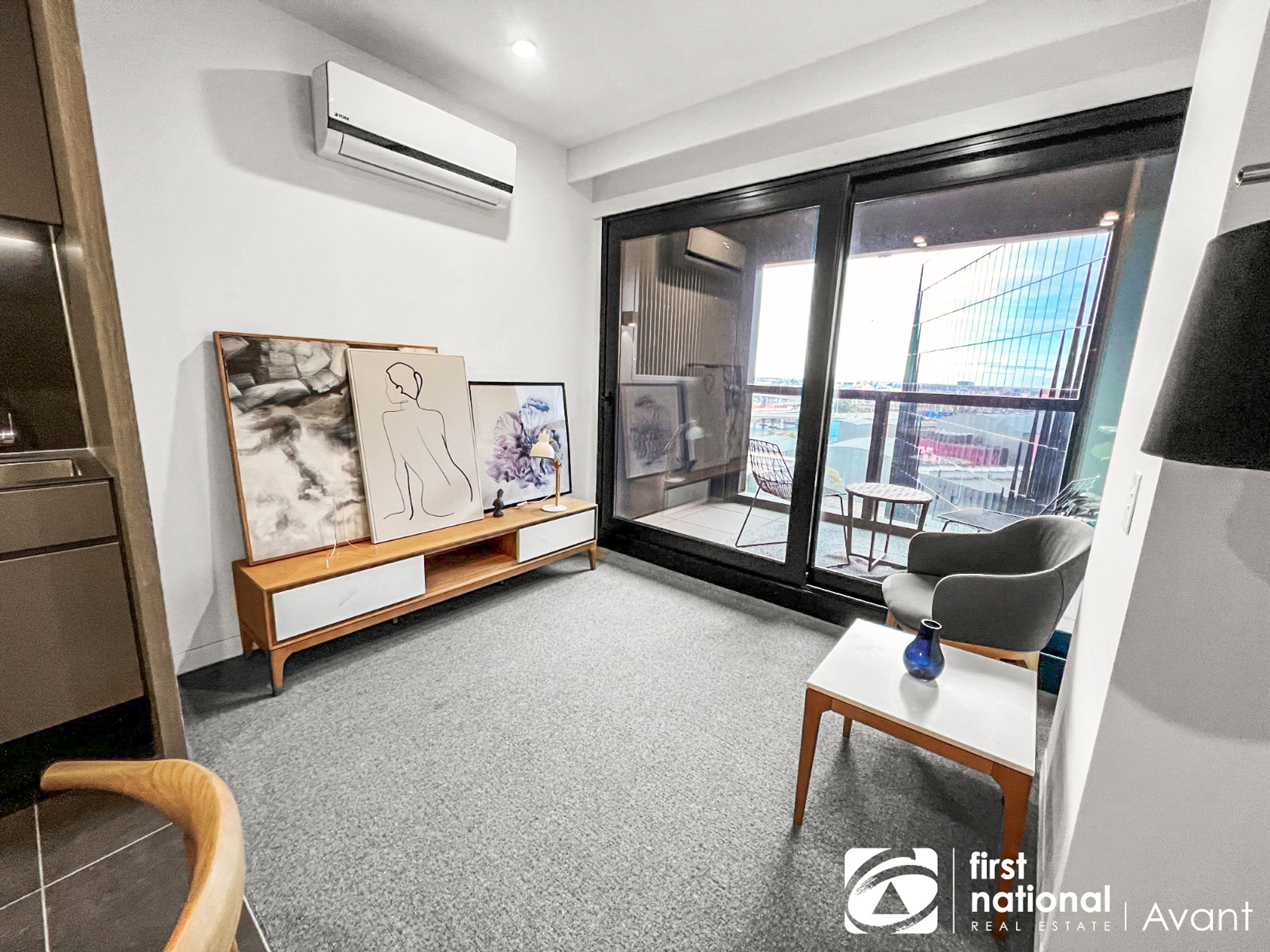 1307/8 Pearl River Road, Docklands - Thumbnail 3