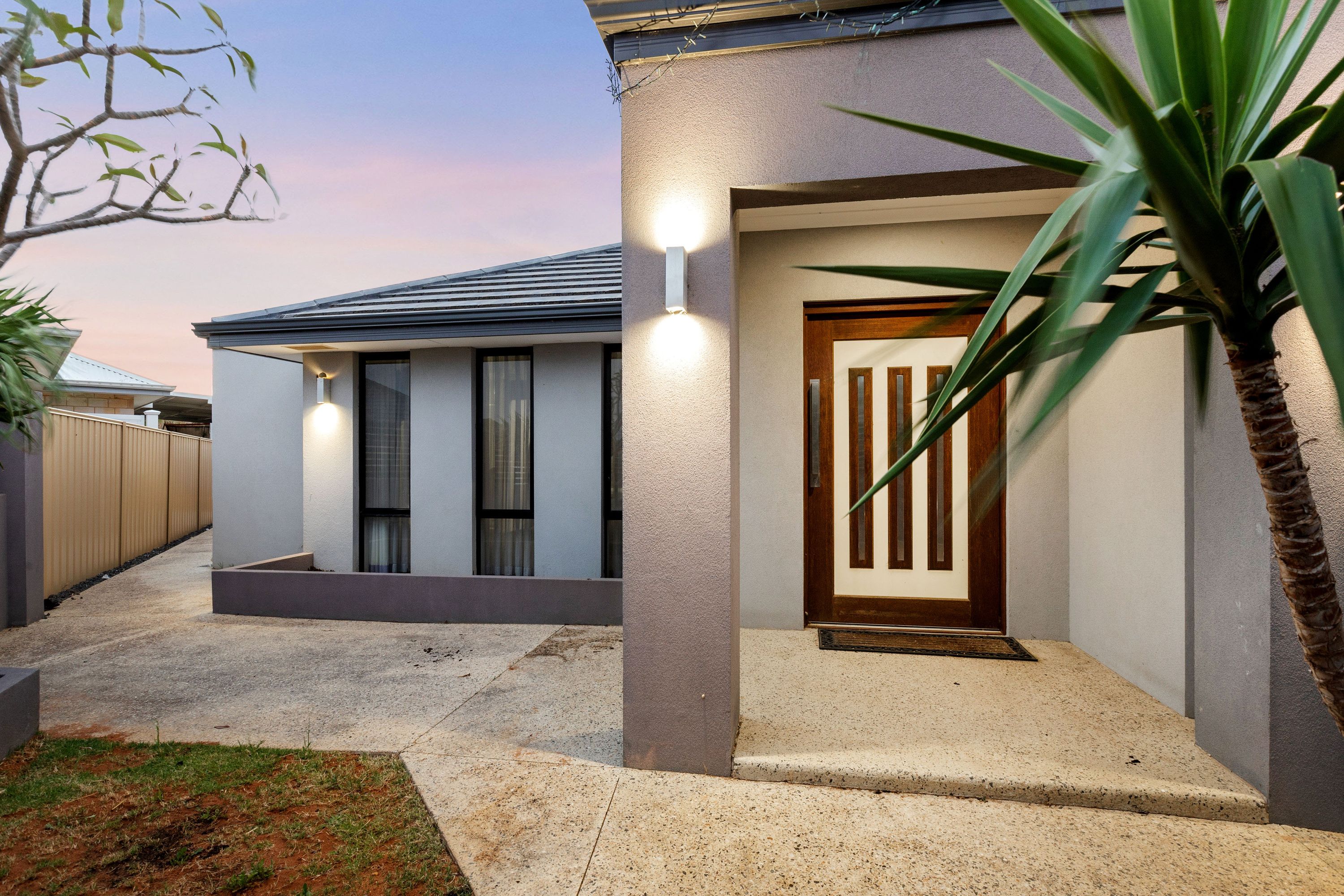 13 Kirk Close, Lake Coogee - Thumbnail 2
