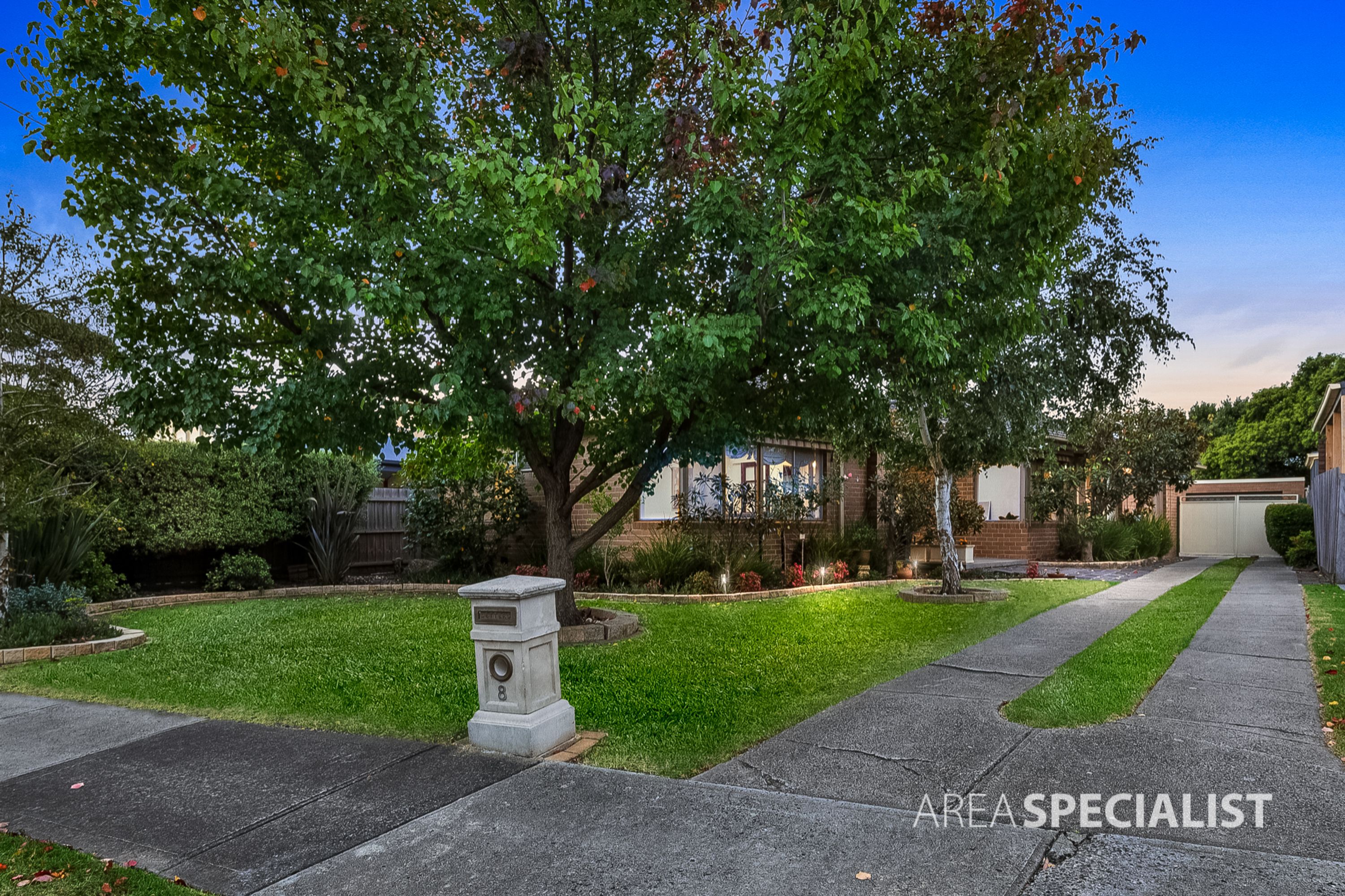 8 Albatross Court, Keilor VIC 3036, Keilor - Thumbnail 2