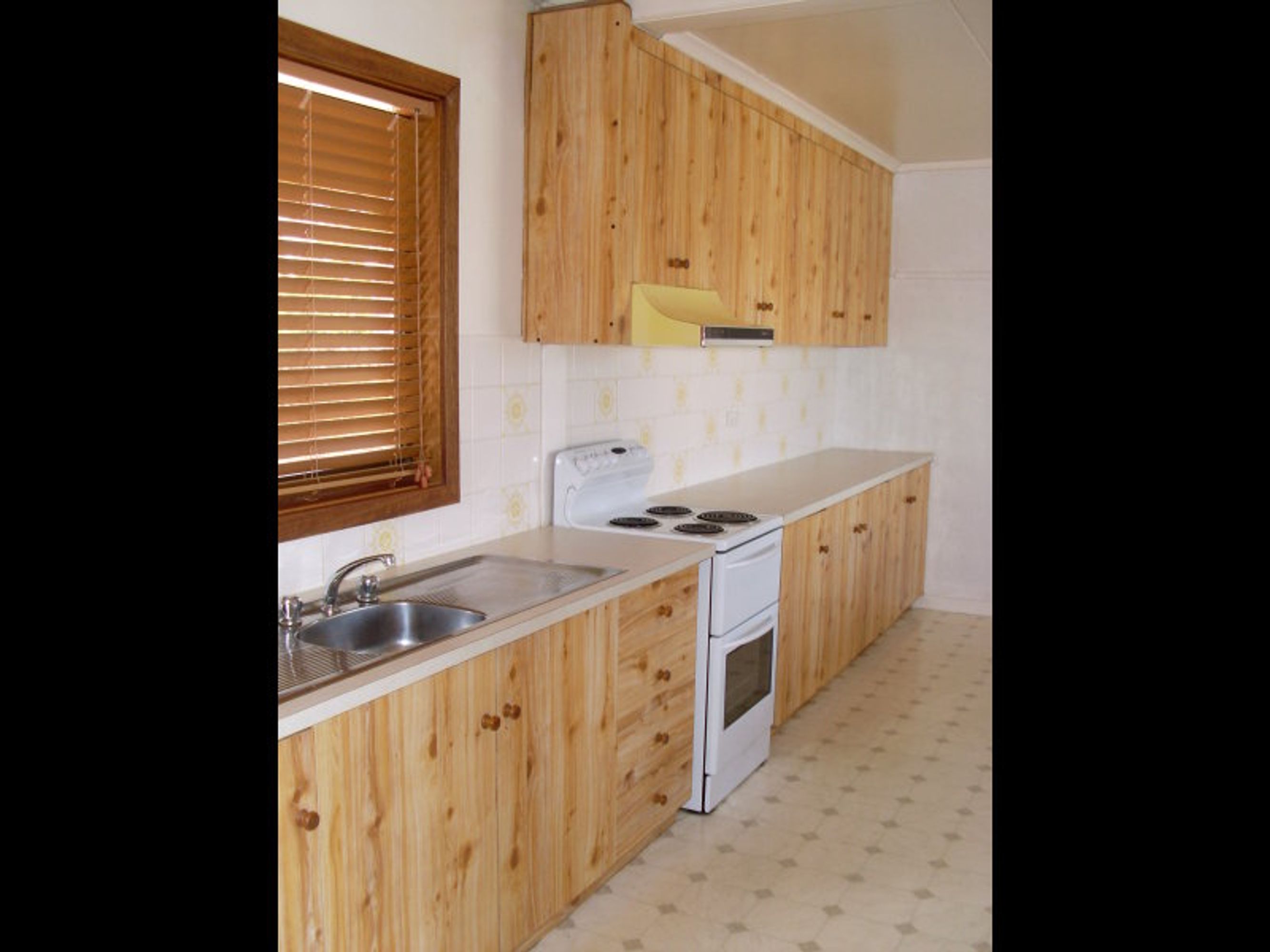 4 Austin Street, Horsham VIC 3400, Horsham - Thumbnail 3