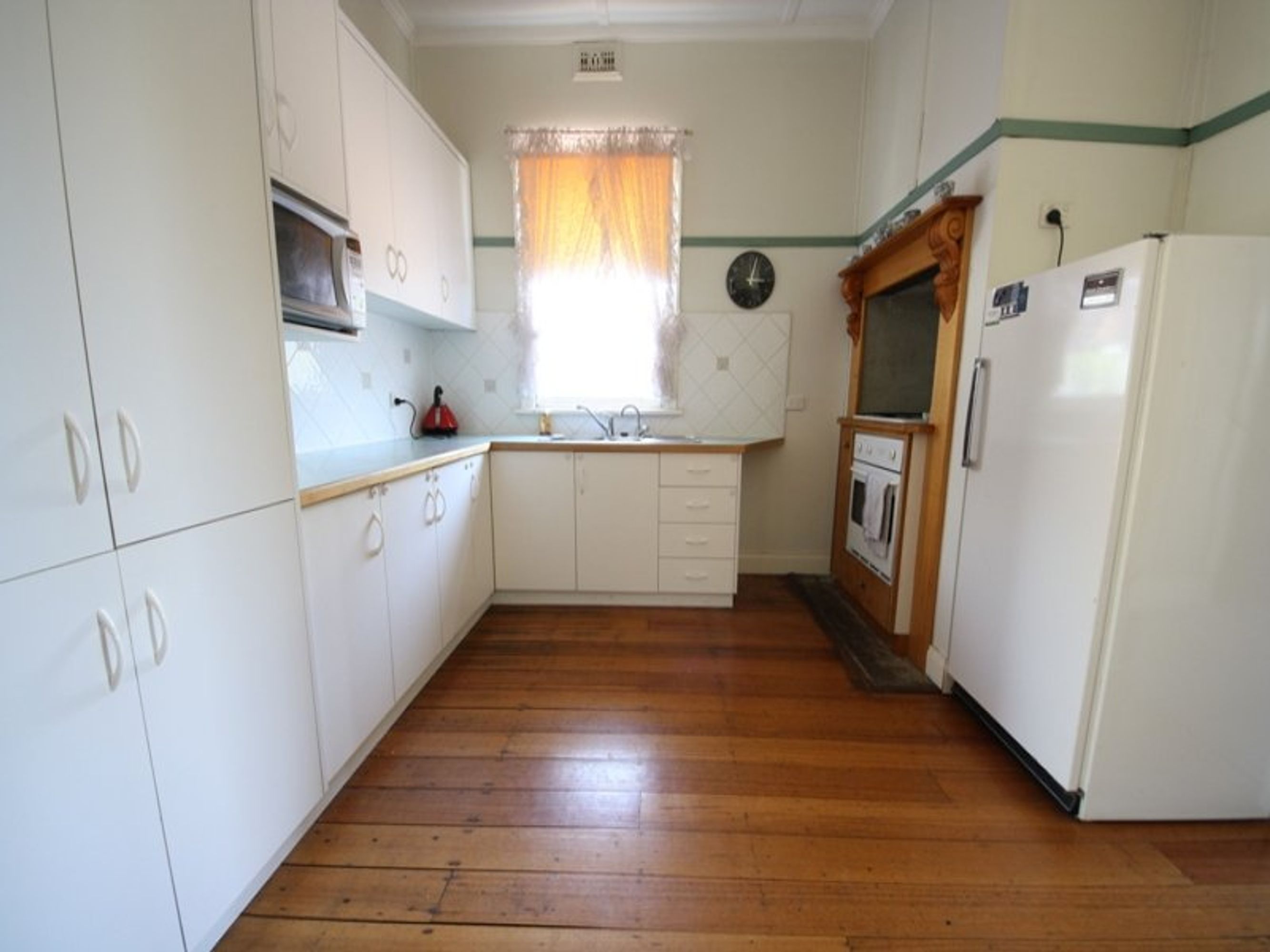 10 Gardenia Street, Horsham VIC 3400, Horsham - Thumbnail 2