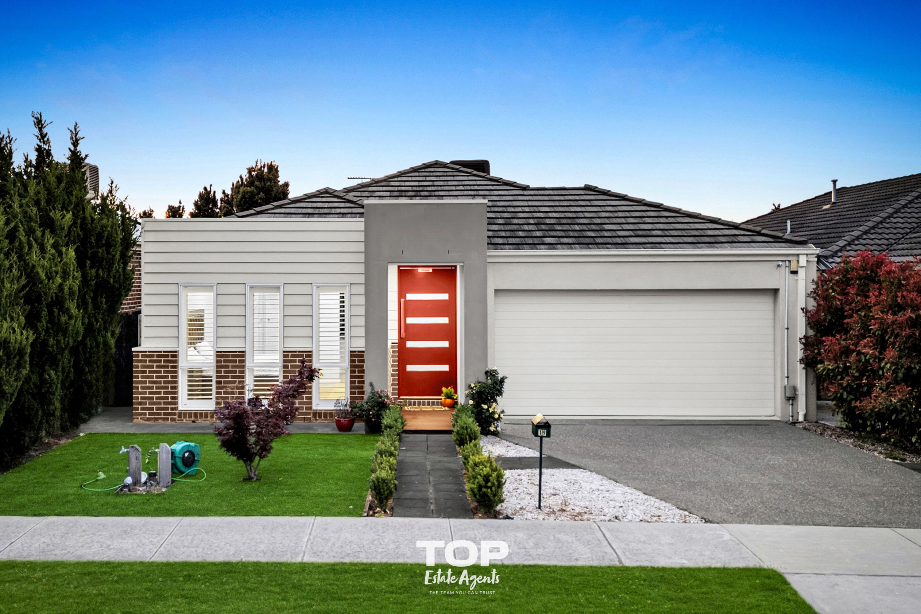 19 Crepe Avenue, Cranbourne West - Thumbnail 2
