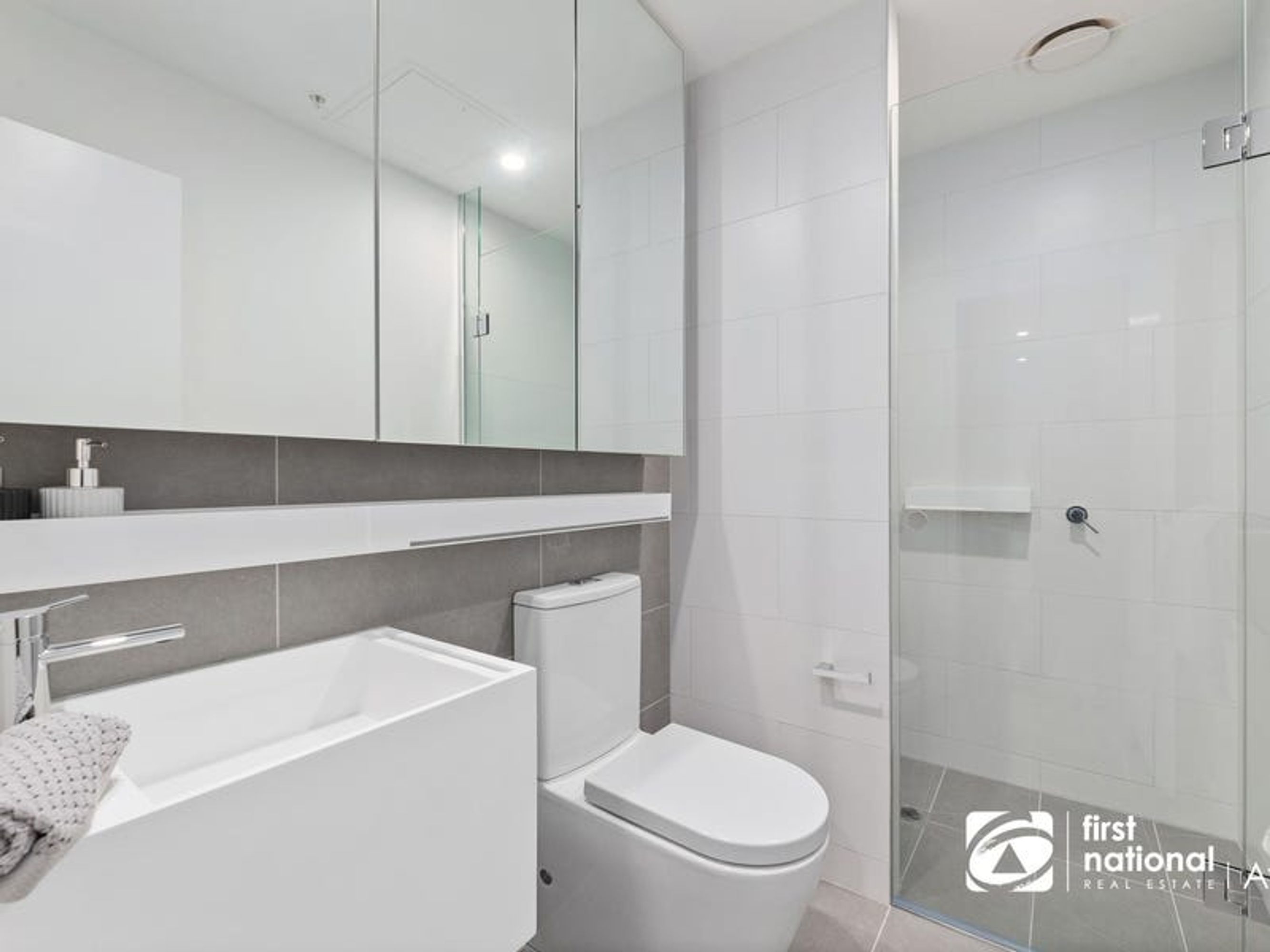 2208/8 Pearl River Road, Docklands - Thumbnail 7