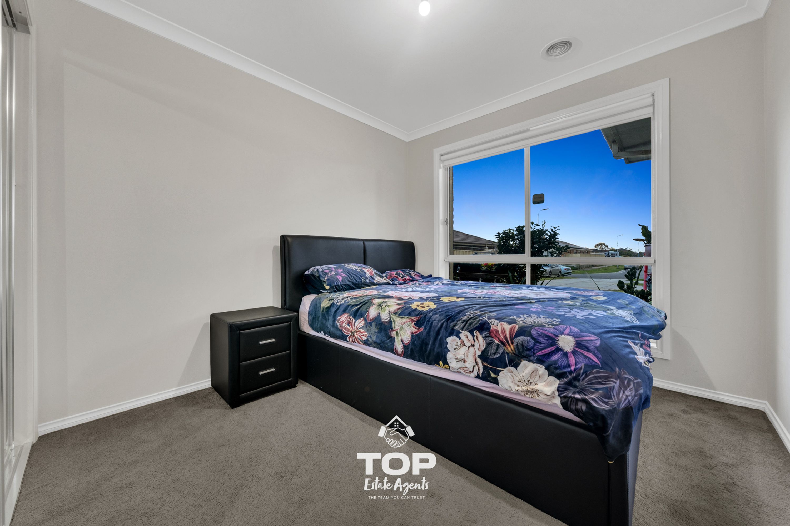 33 Sapphire Crescent, Pakenham - Thumbnail 3