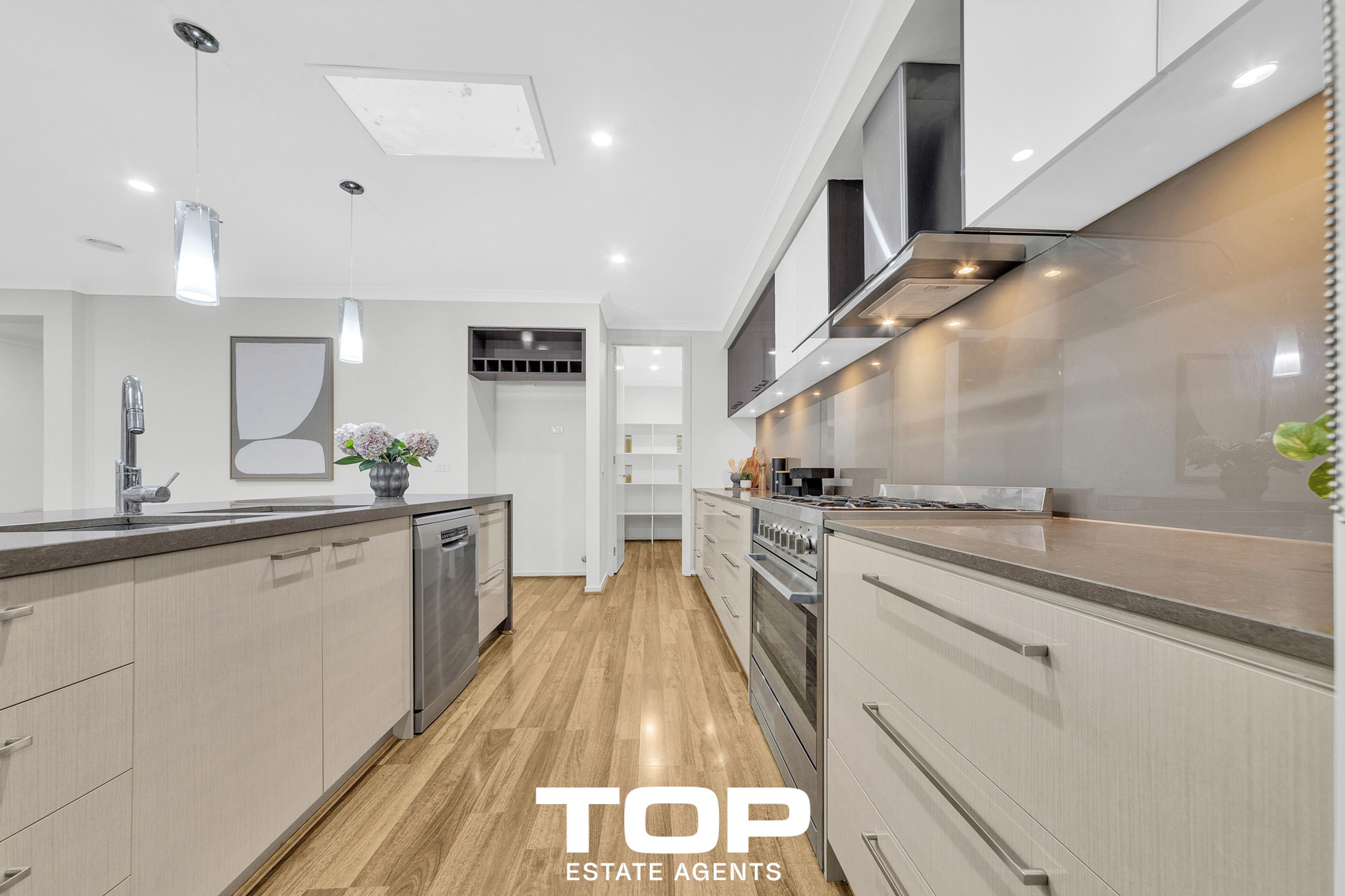 13 Serene Way, Clyde North - Thumbnail 7