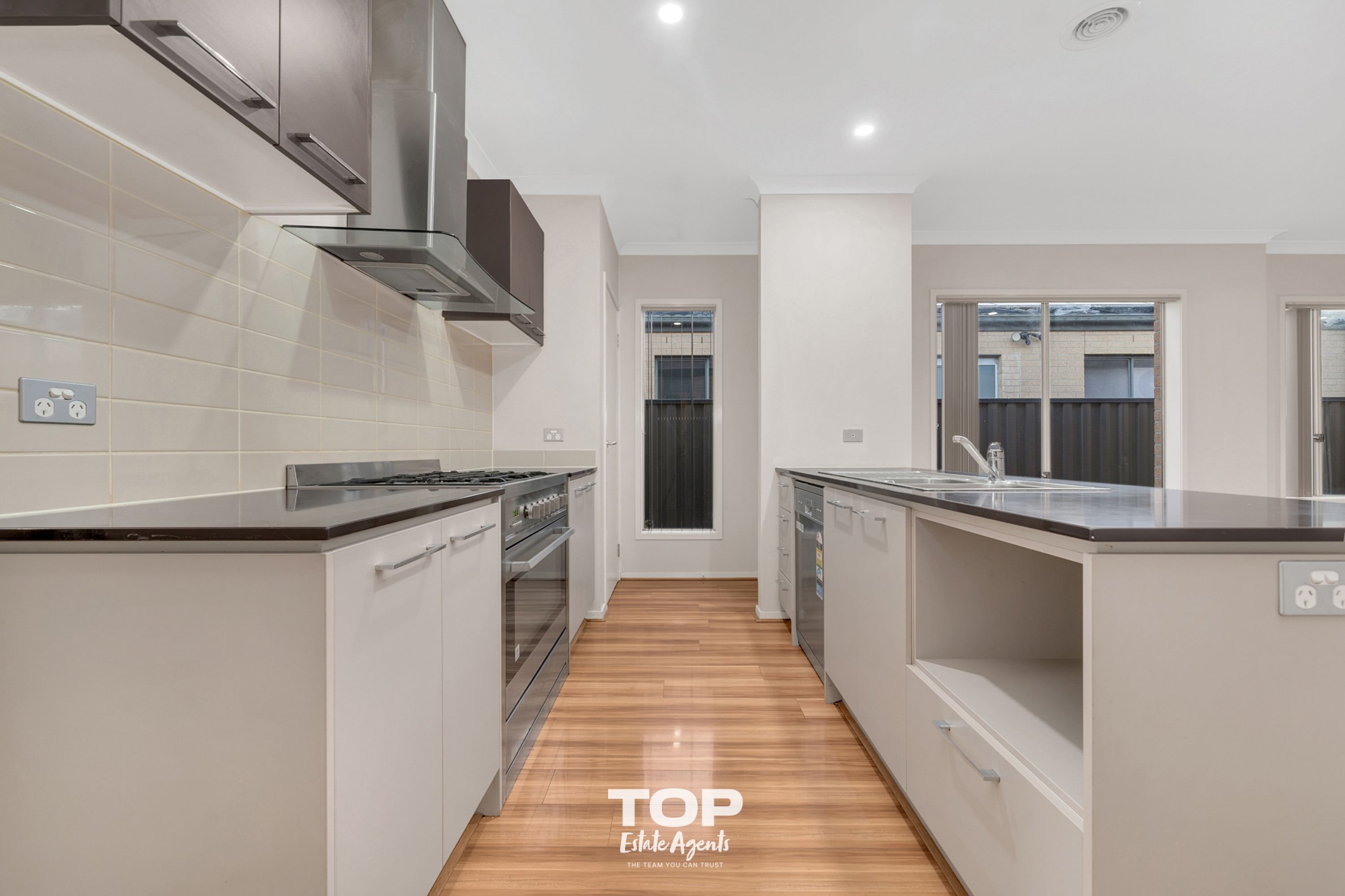 86 Selandra Boulevard, Clyde North - Thumbnail 5