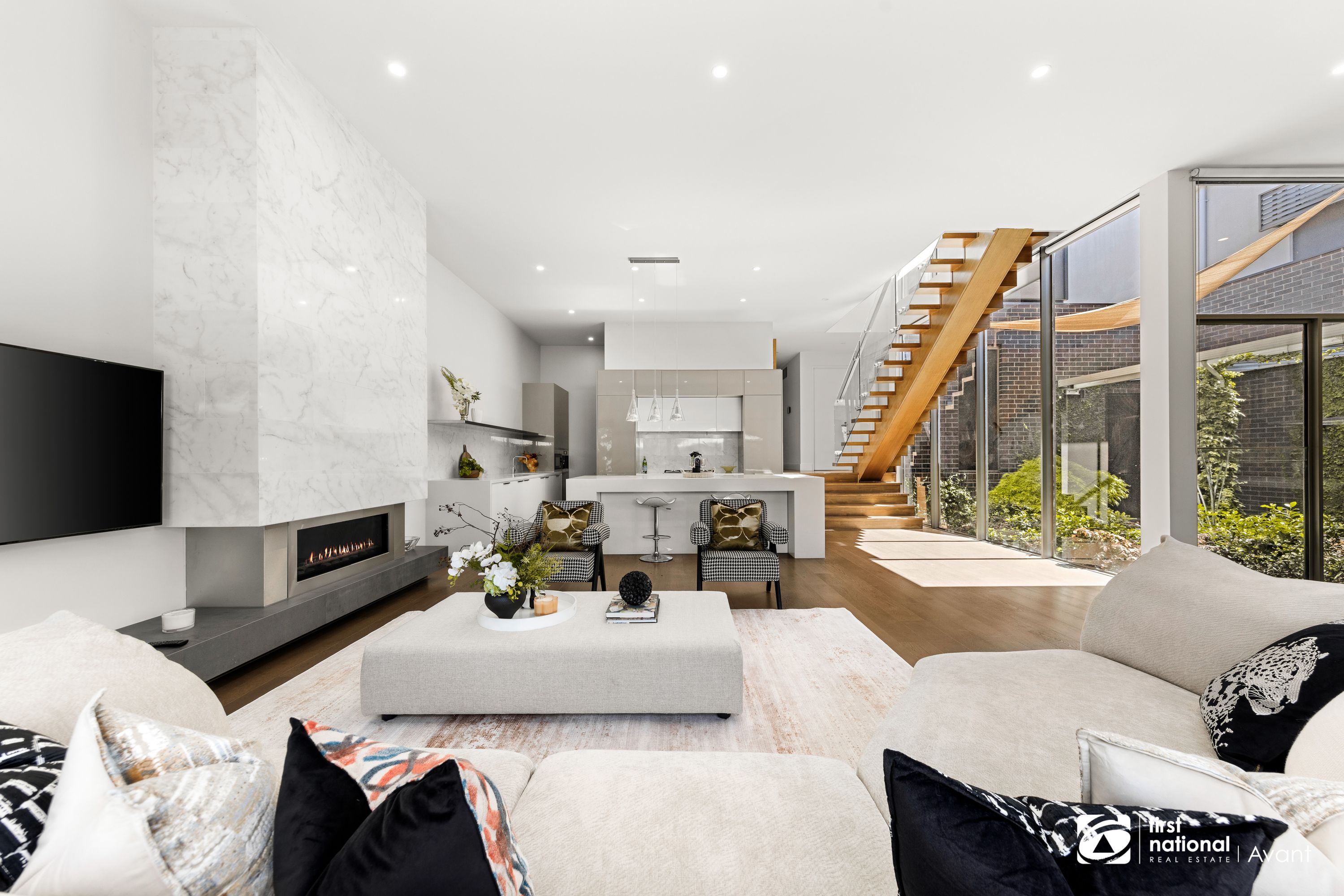 8 Moreton Close, Kew - Thumbnail 2