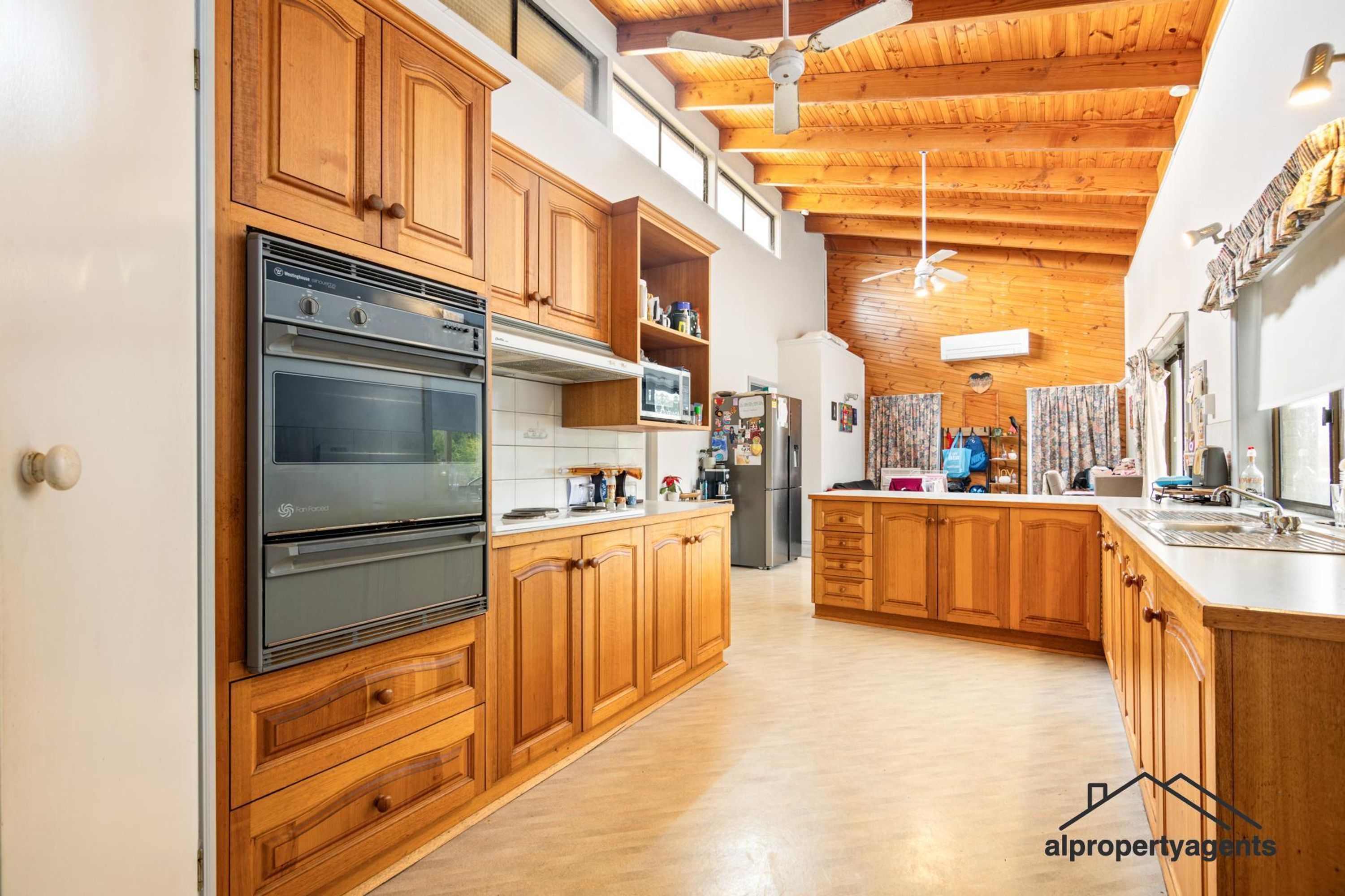 8 Henderson Avenue, Horsham VIC 3400, Horsham - Thumbnail 3