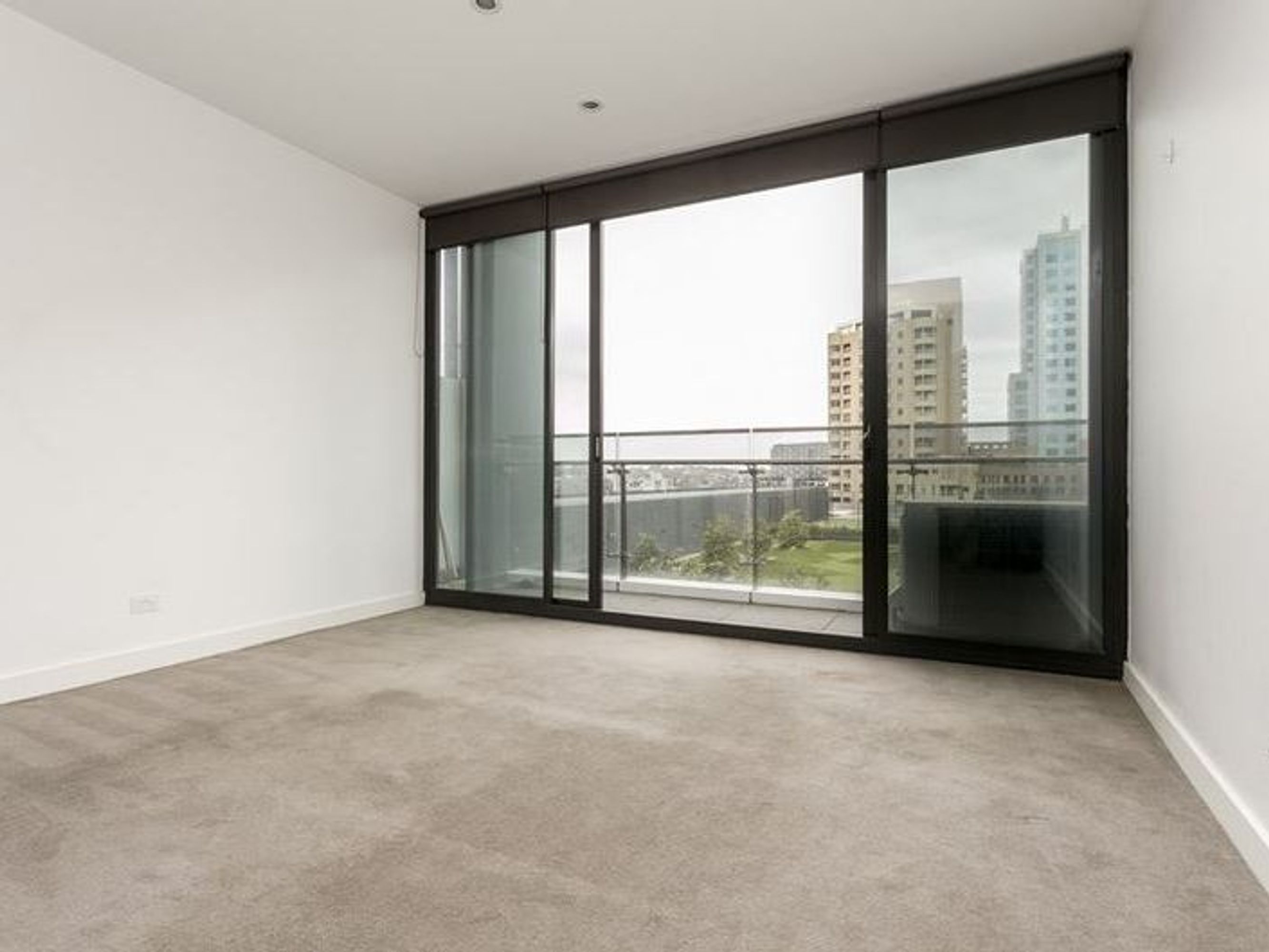 216/31 Malcolm Street, South Yarra - Thumbnail 3