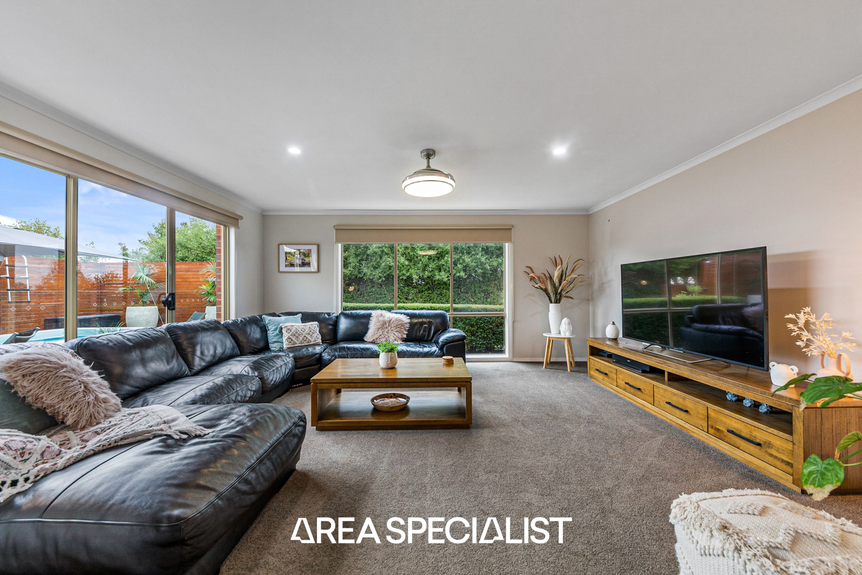 35 Adrian Drive, Pakenham - Thumbnail 4