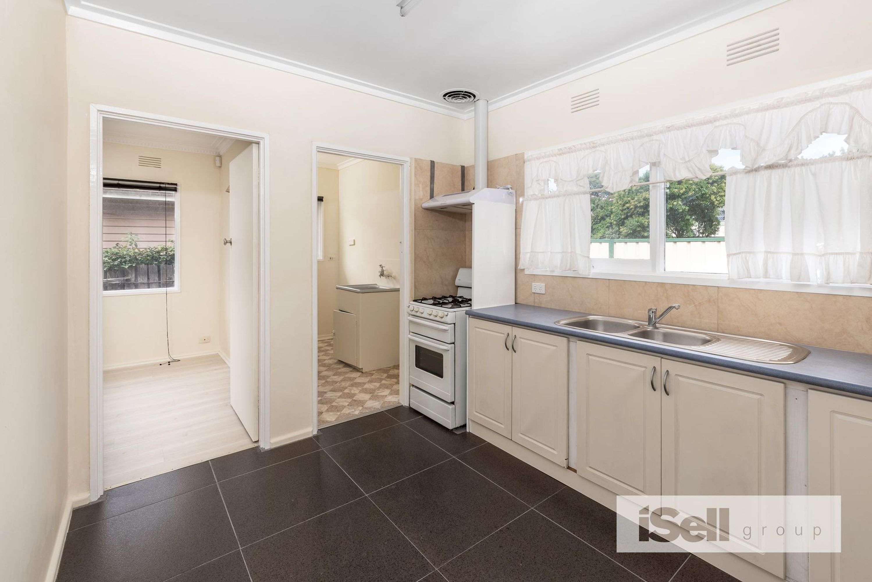 18 Young Street, Springvale - Thumbnail 6