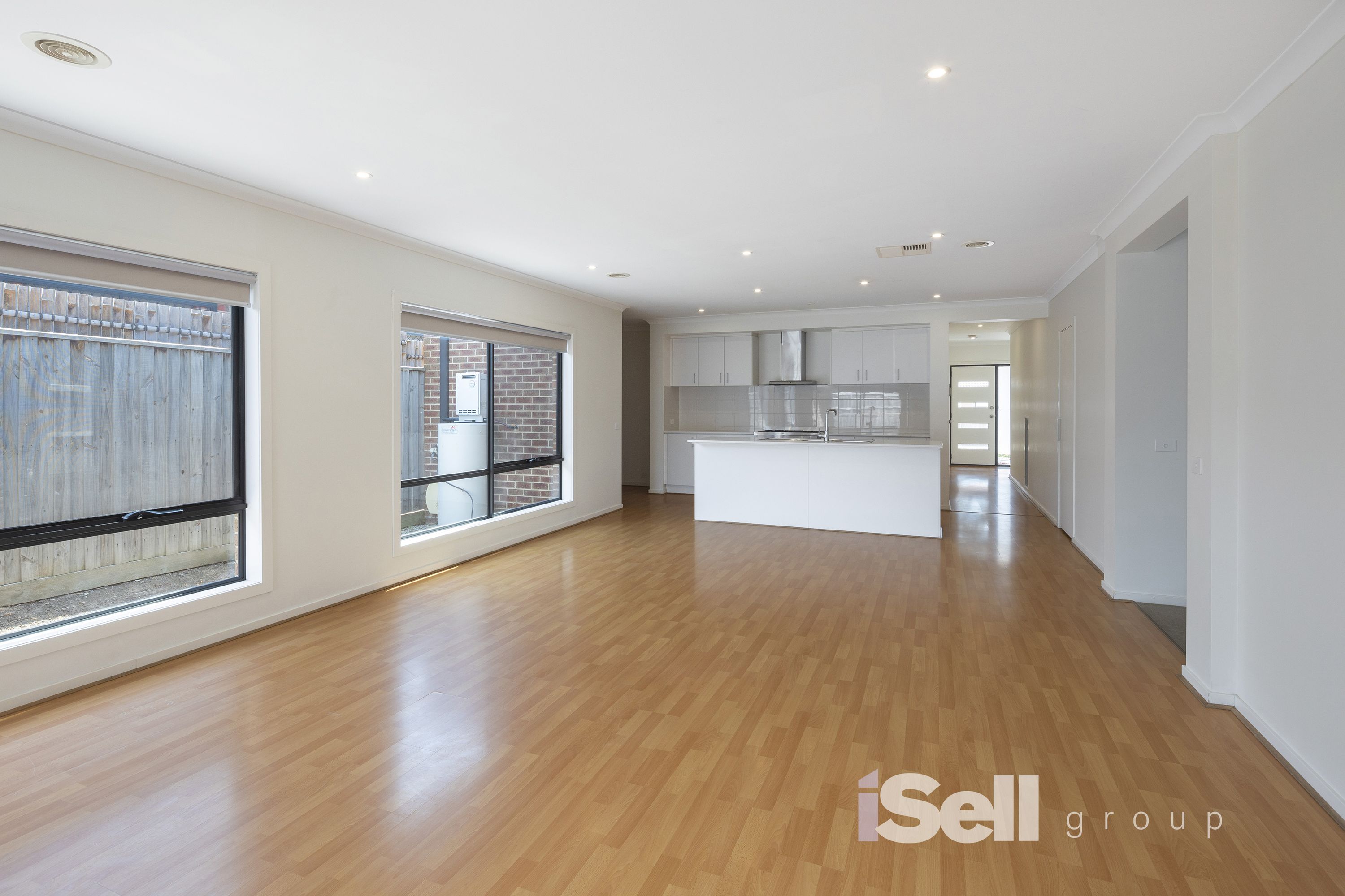 66 Mickleham Drive, Cranbourne North - Thumbnail 7
