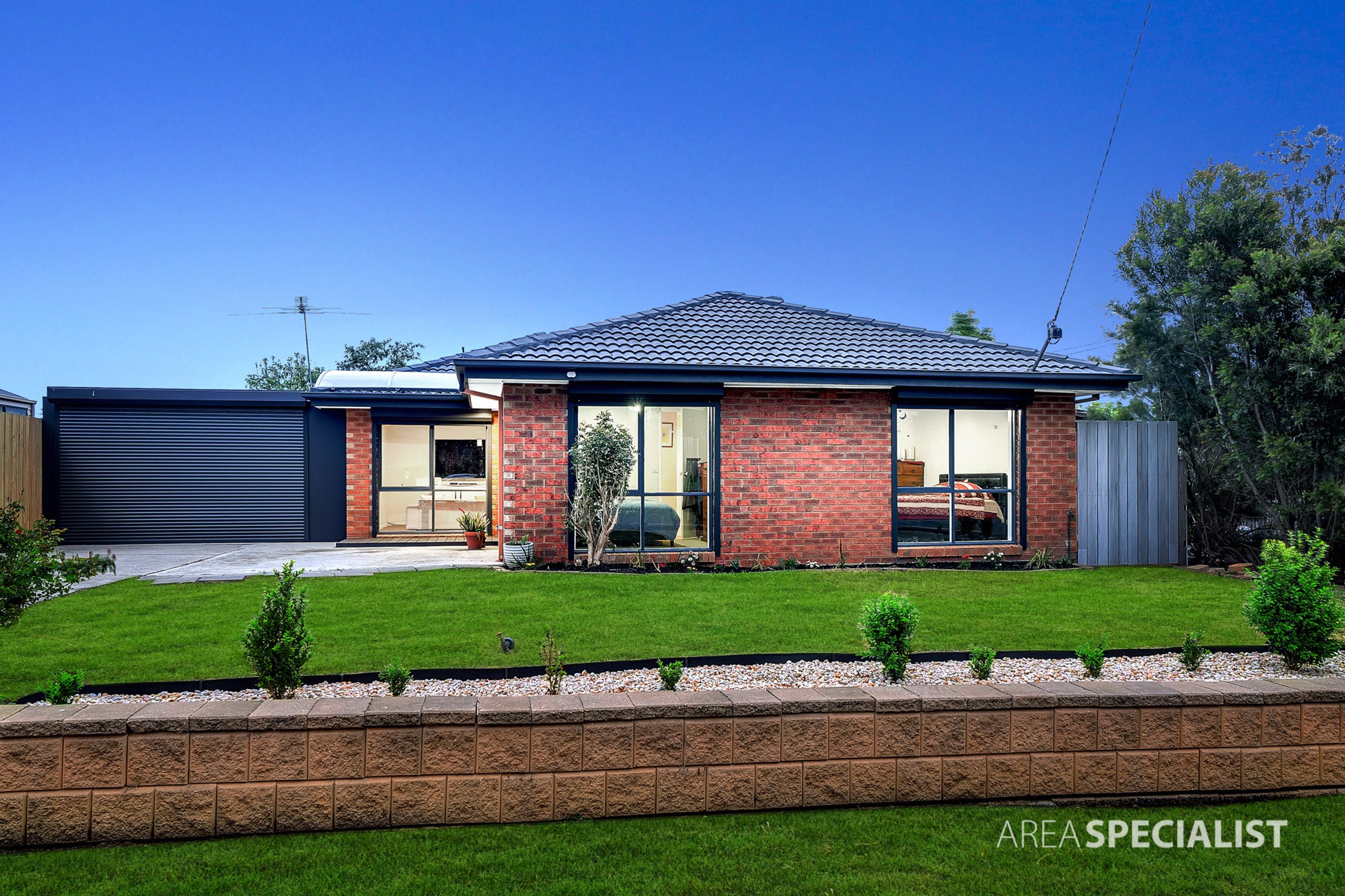 2 Lesley Drive, Hampton Park