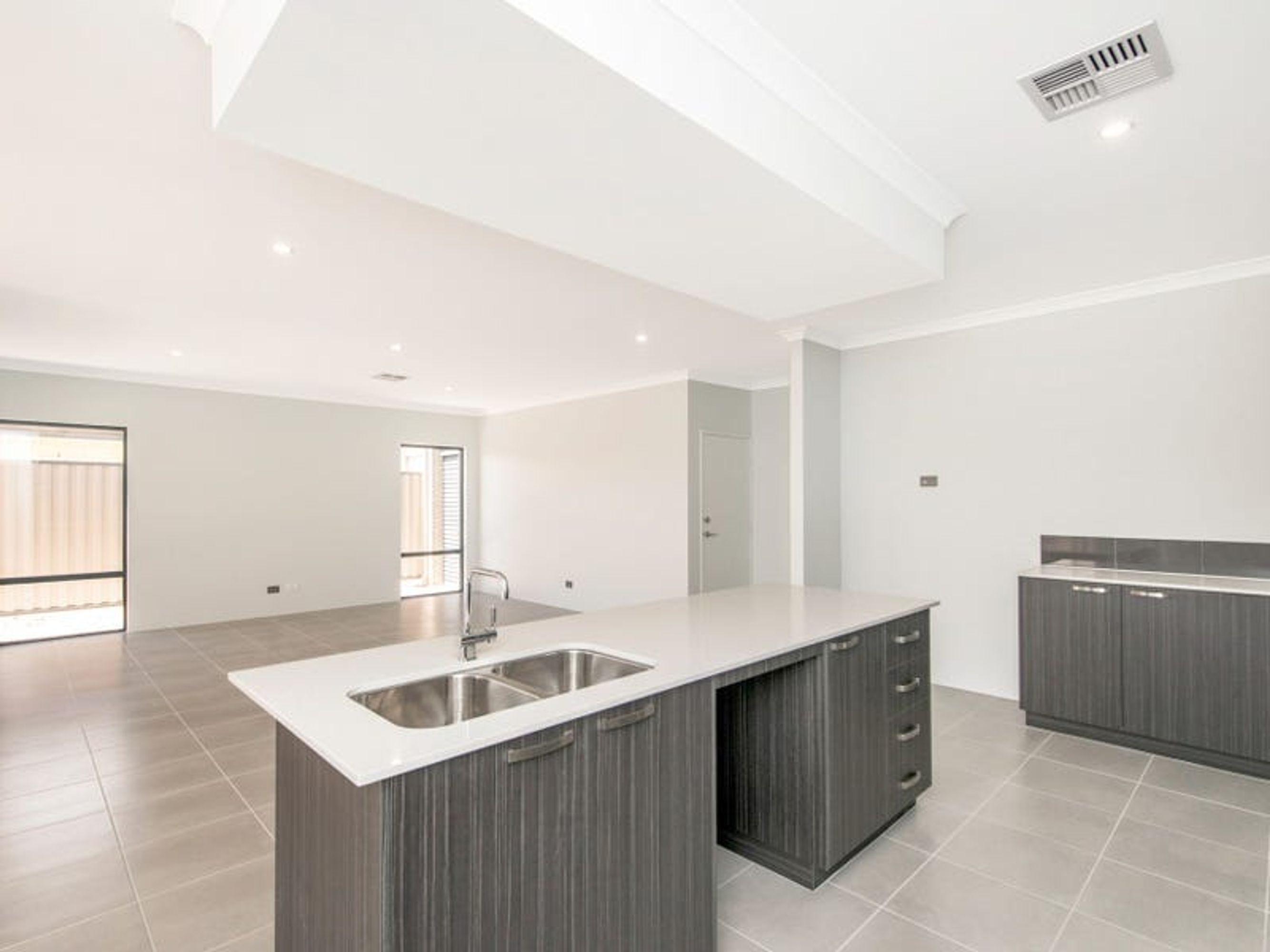 19 Grapple Road, Whitby - Thumbnail 7