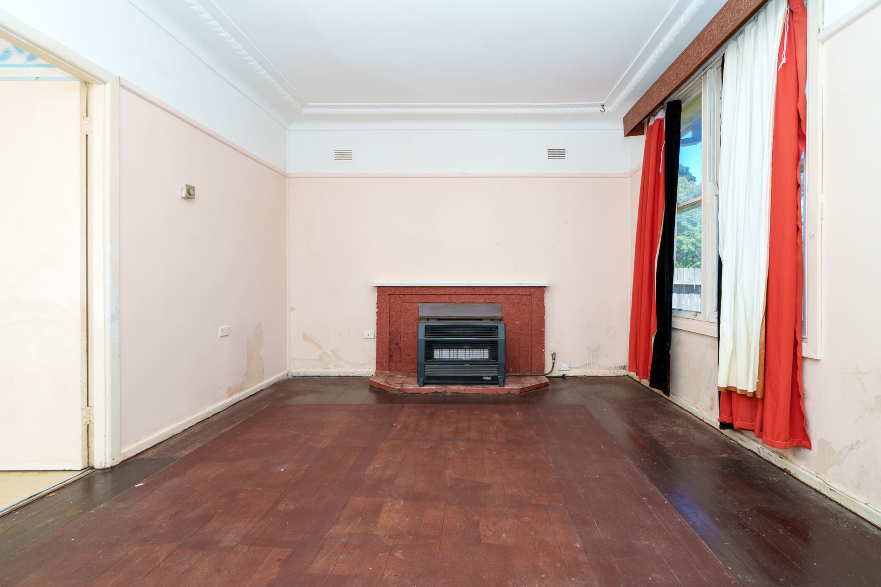 10 Whinmoor Street, Katoomba - Thumbnail 4