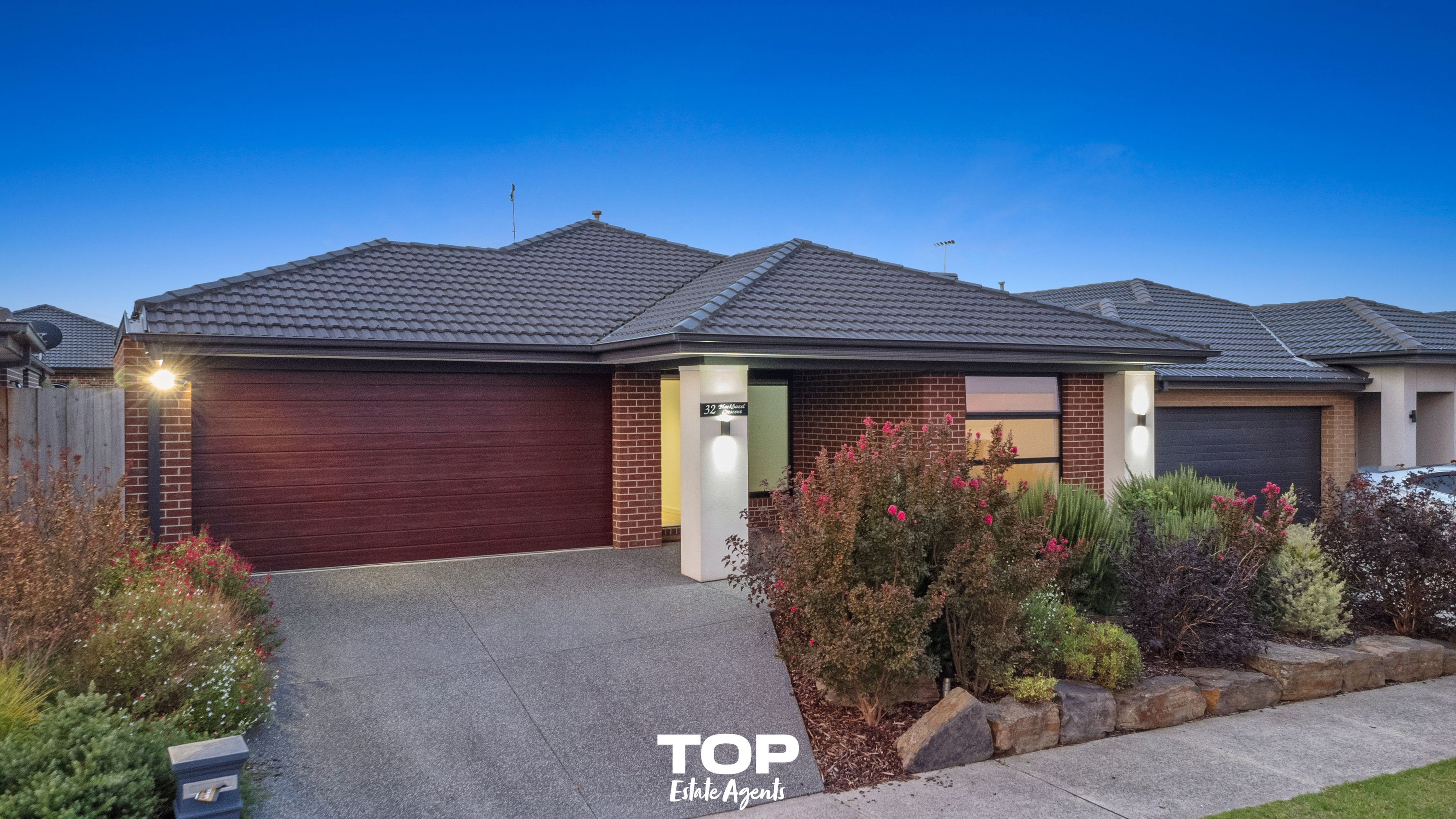 32 Blackhazel Crescent, Clyde North - Thumbnail 2