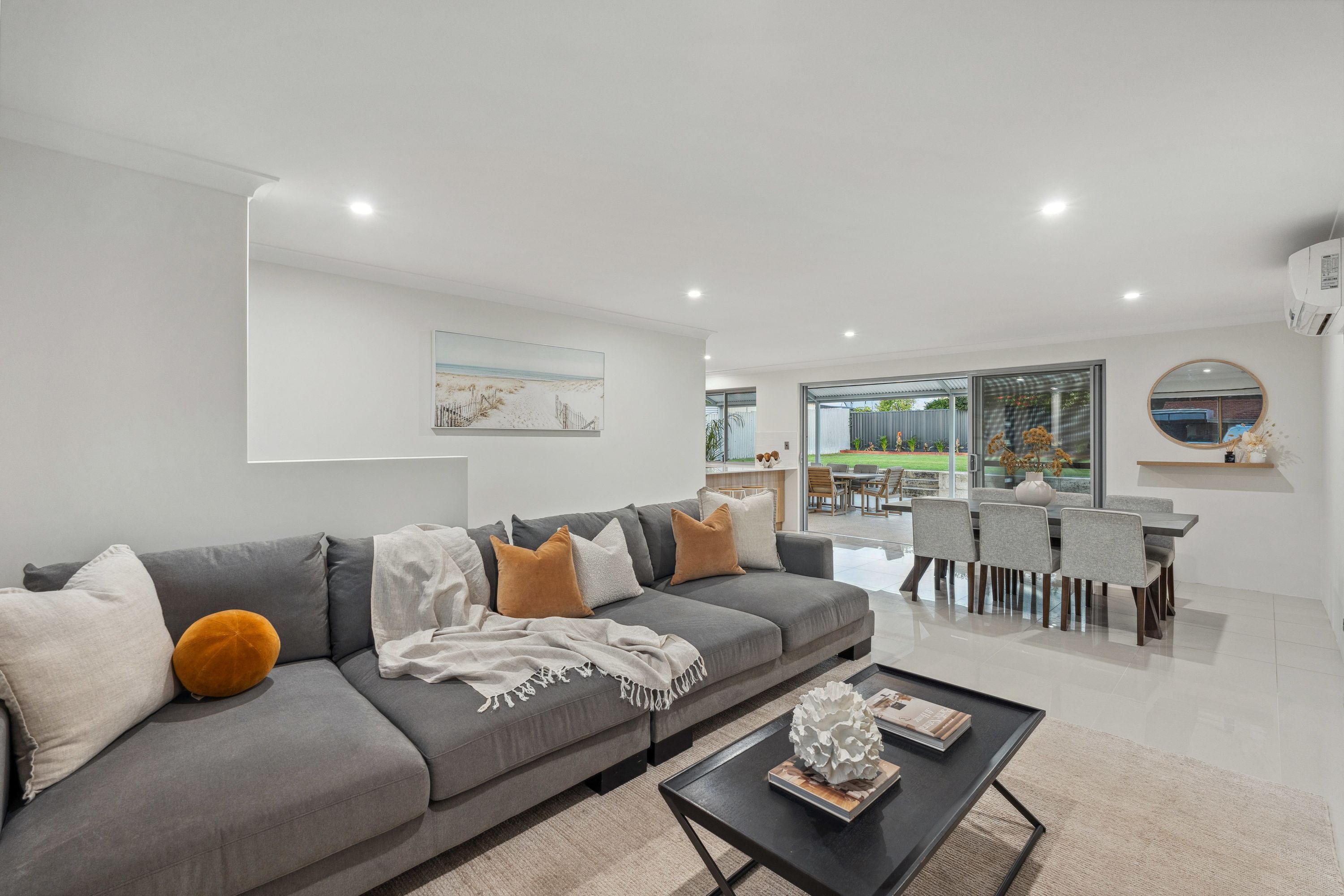 38 Redfin Crescent, Beldon - Thumbnail 2