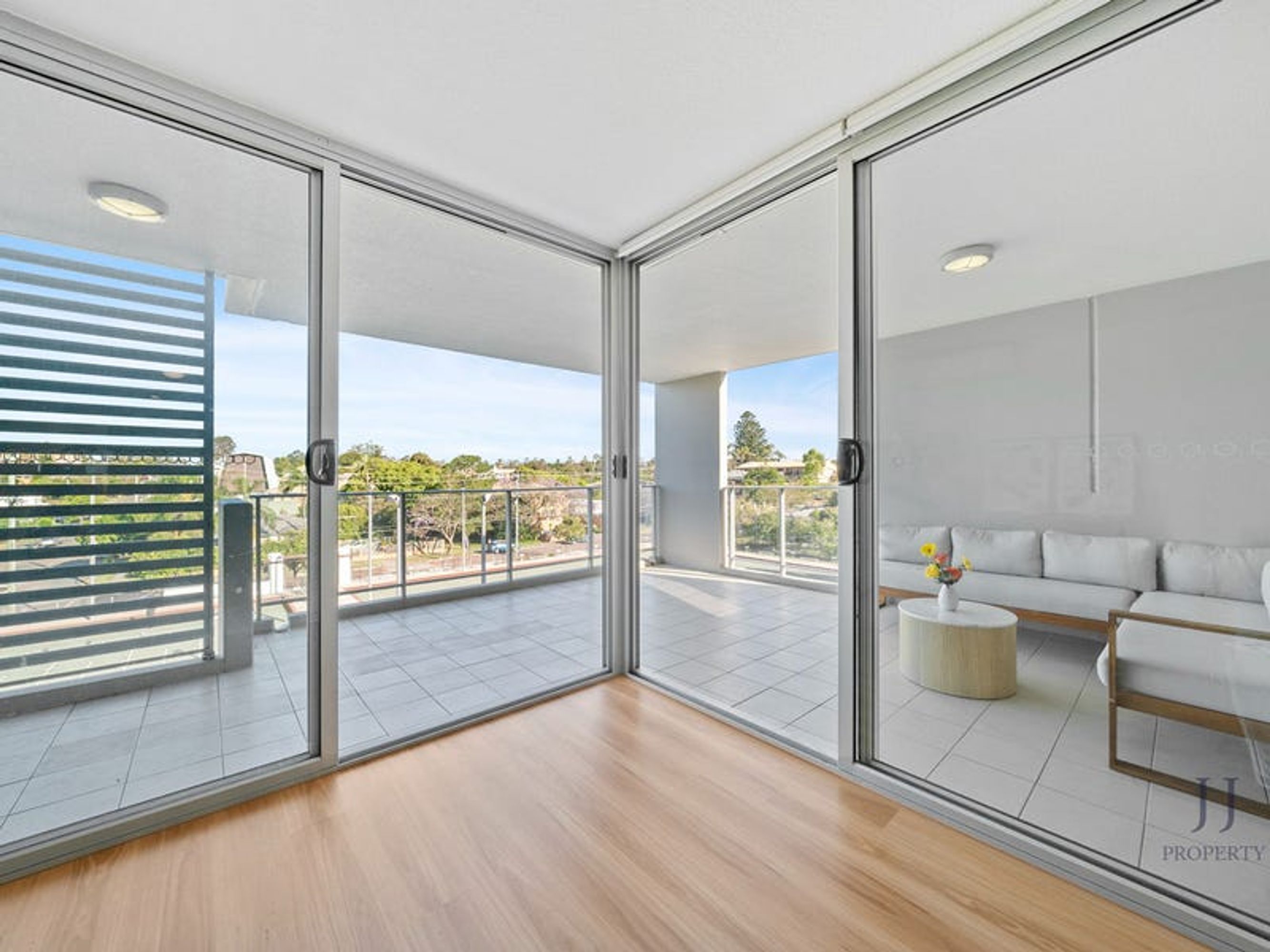 100/95 Clarence Road, Indooroopilly - Thumbnail 2
