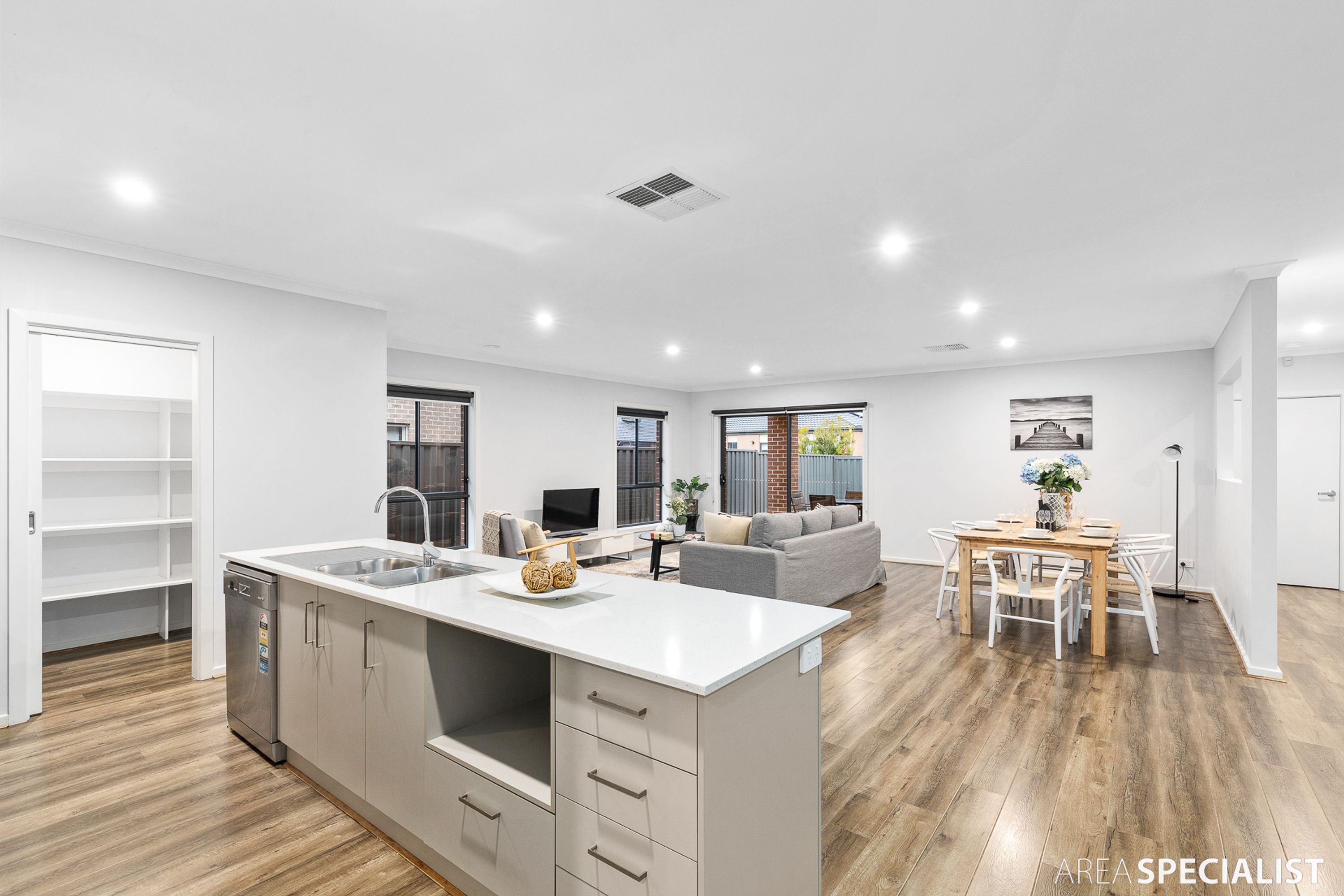 5 Satellite Drive, Werribee, Werribee - Thumbnail 8