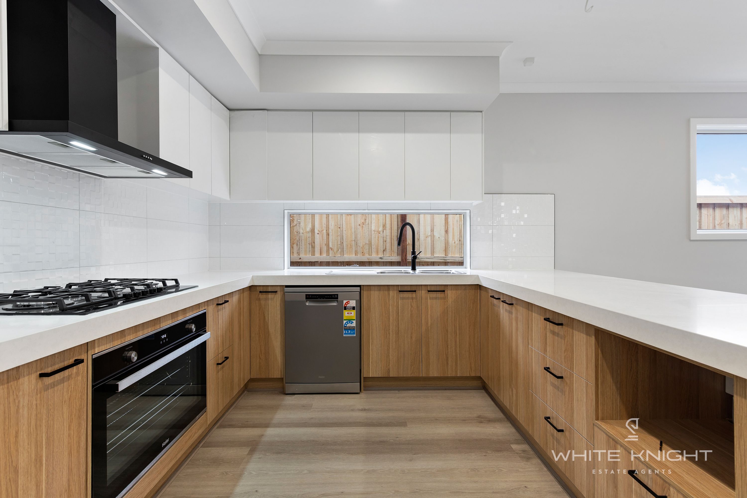 8 Bobbin Street, Fraser Rise VIC 3336, Fraser Rise - Thumbnail 3