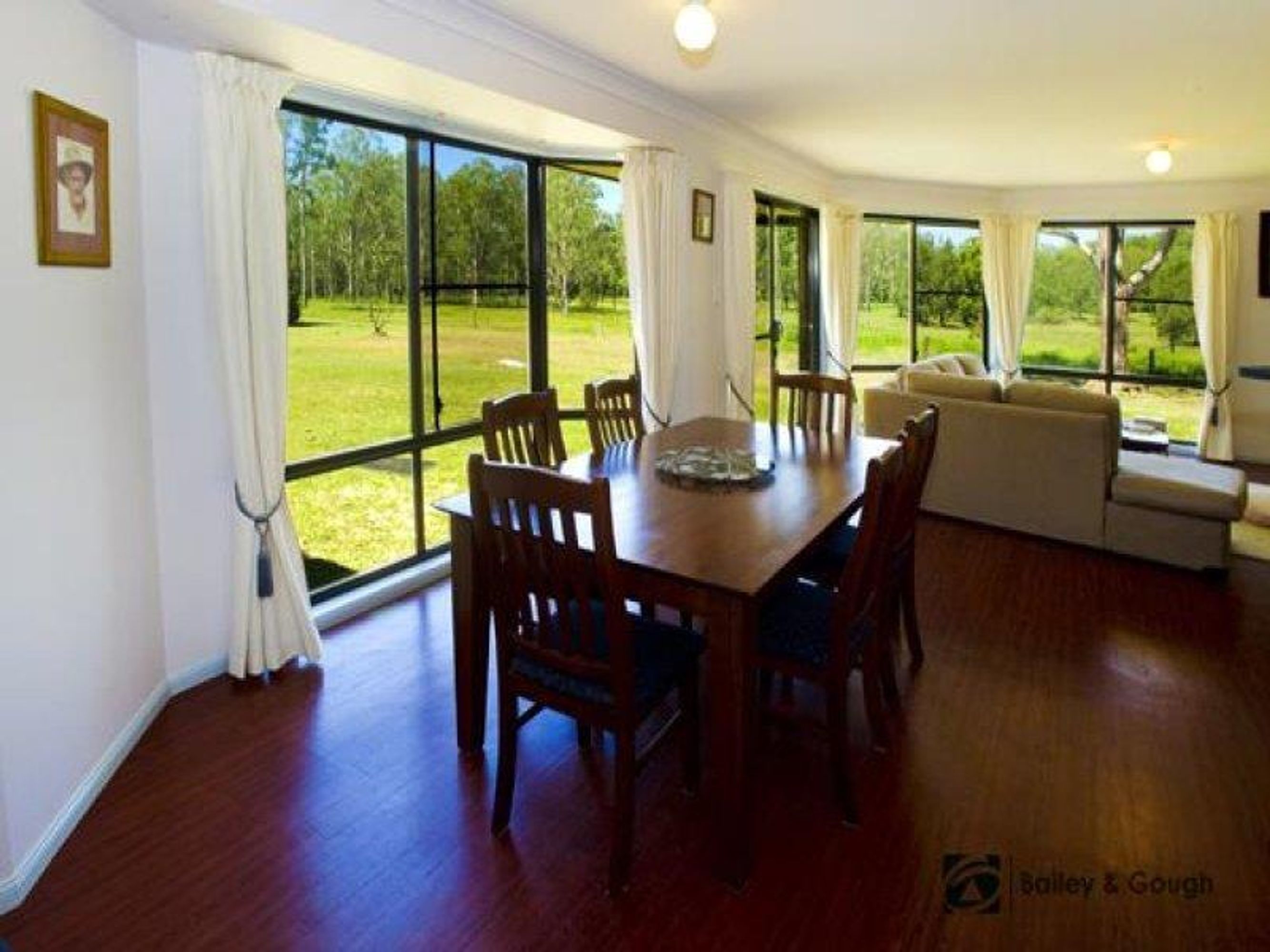 15 Taylors Lane, The Whiteman - Thumbnail 6