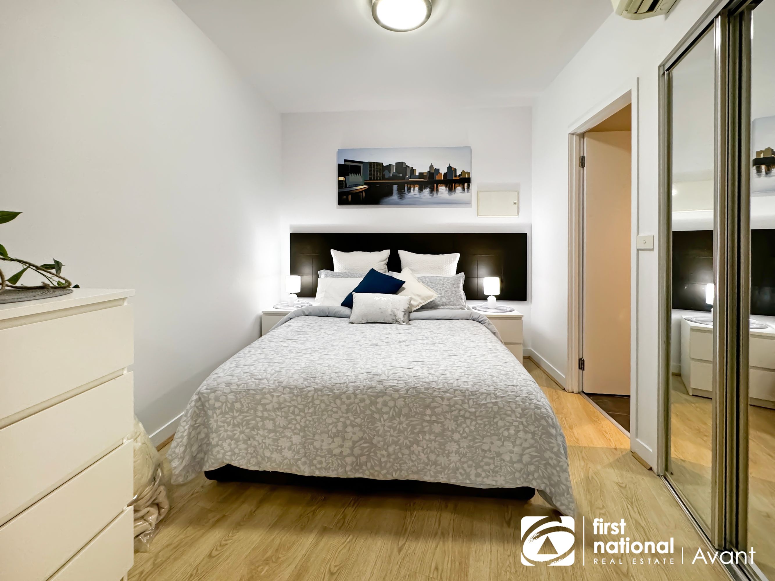 1101/43 Therry Street, Melbourne - Thumbnail 3