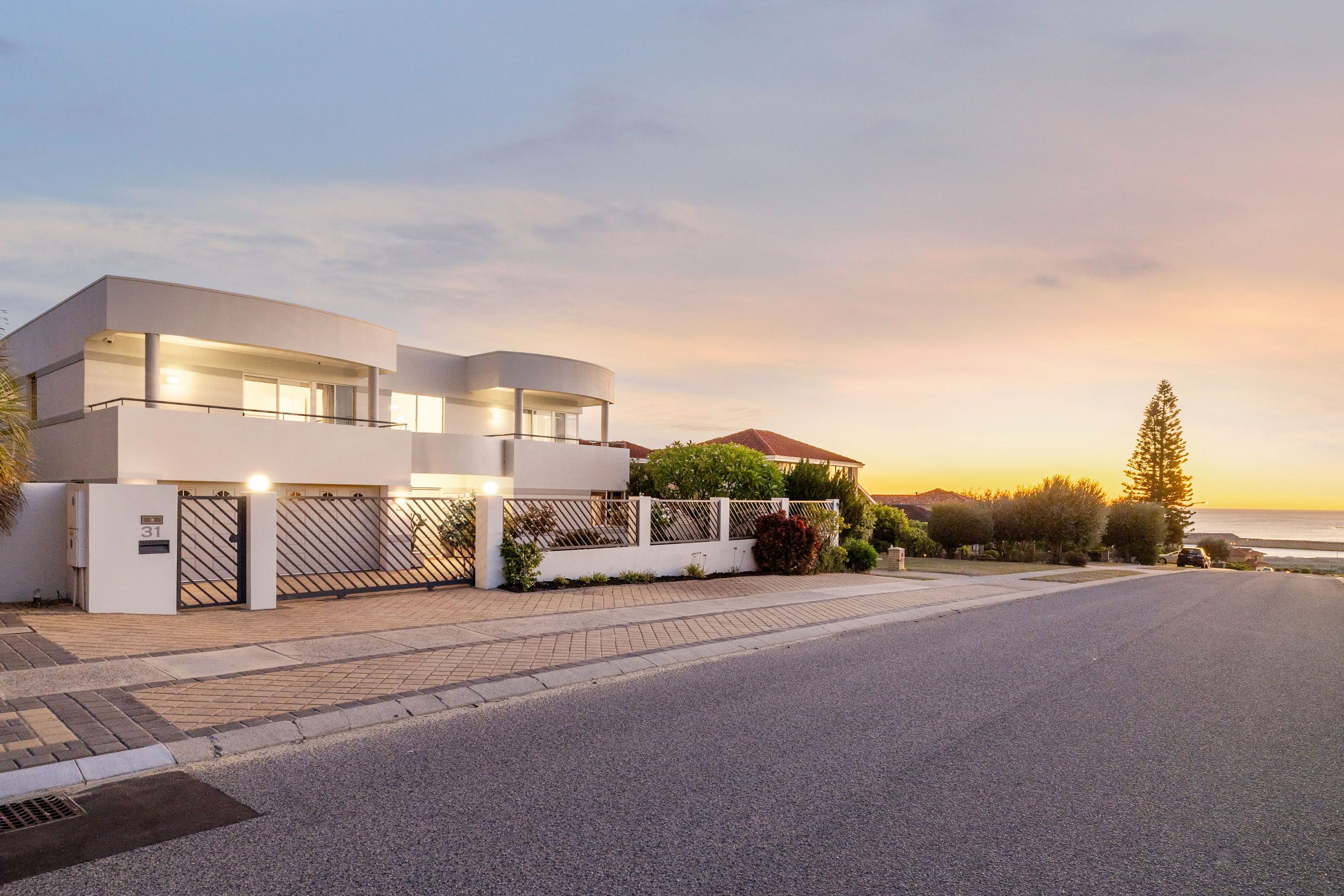 31 Southern Cross Circle, Ocean Reef - Thumbnail 2