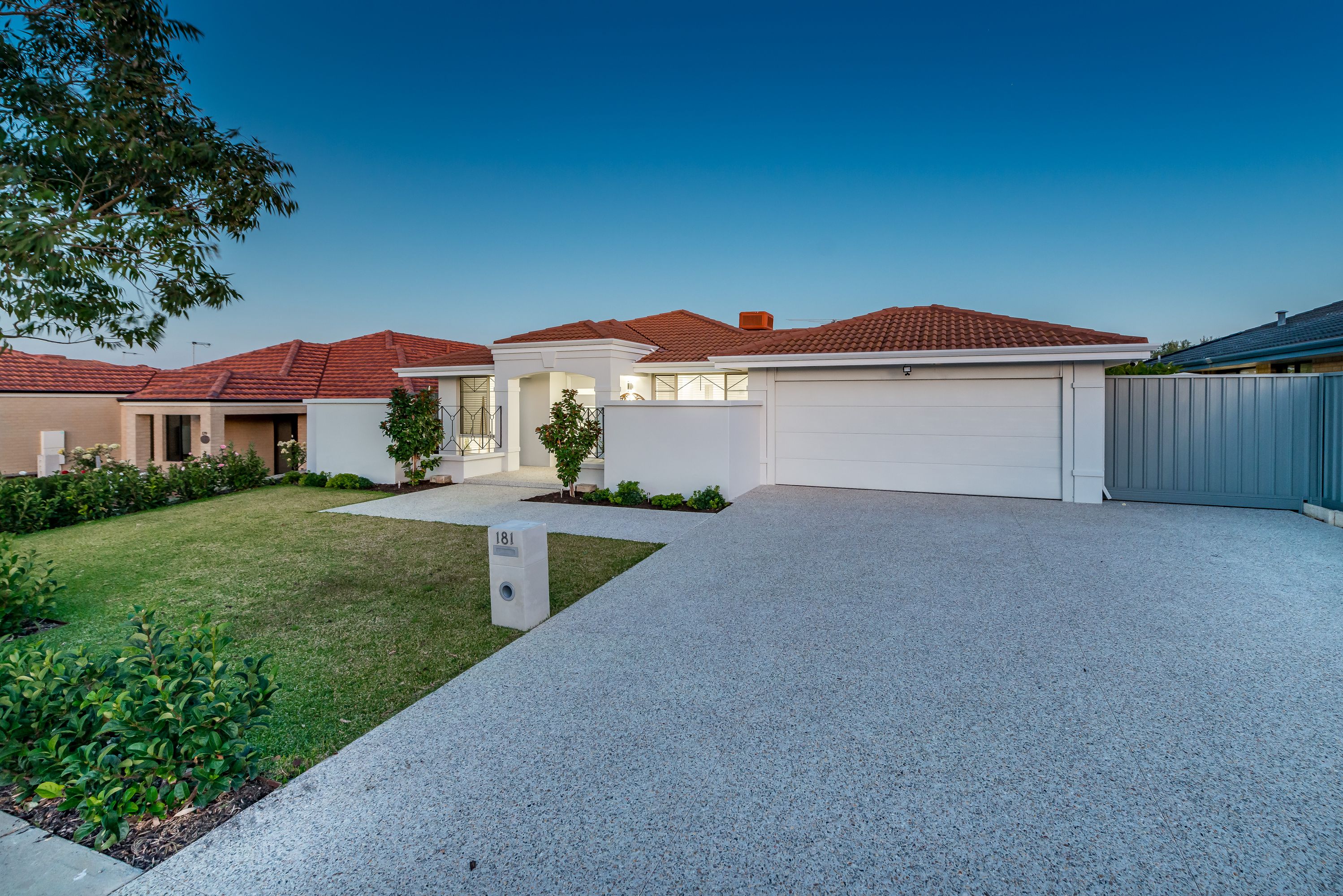 181 Kinross Drive, Kinross - Thumbnail 2