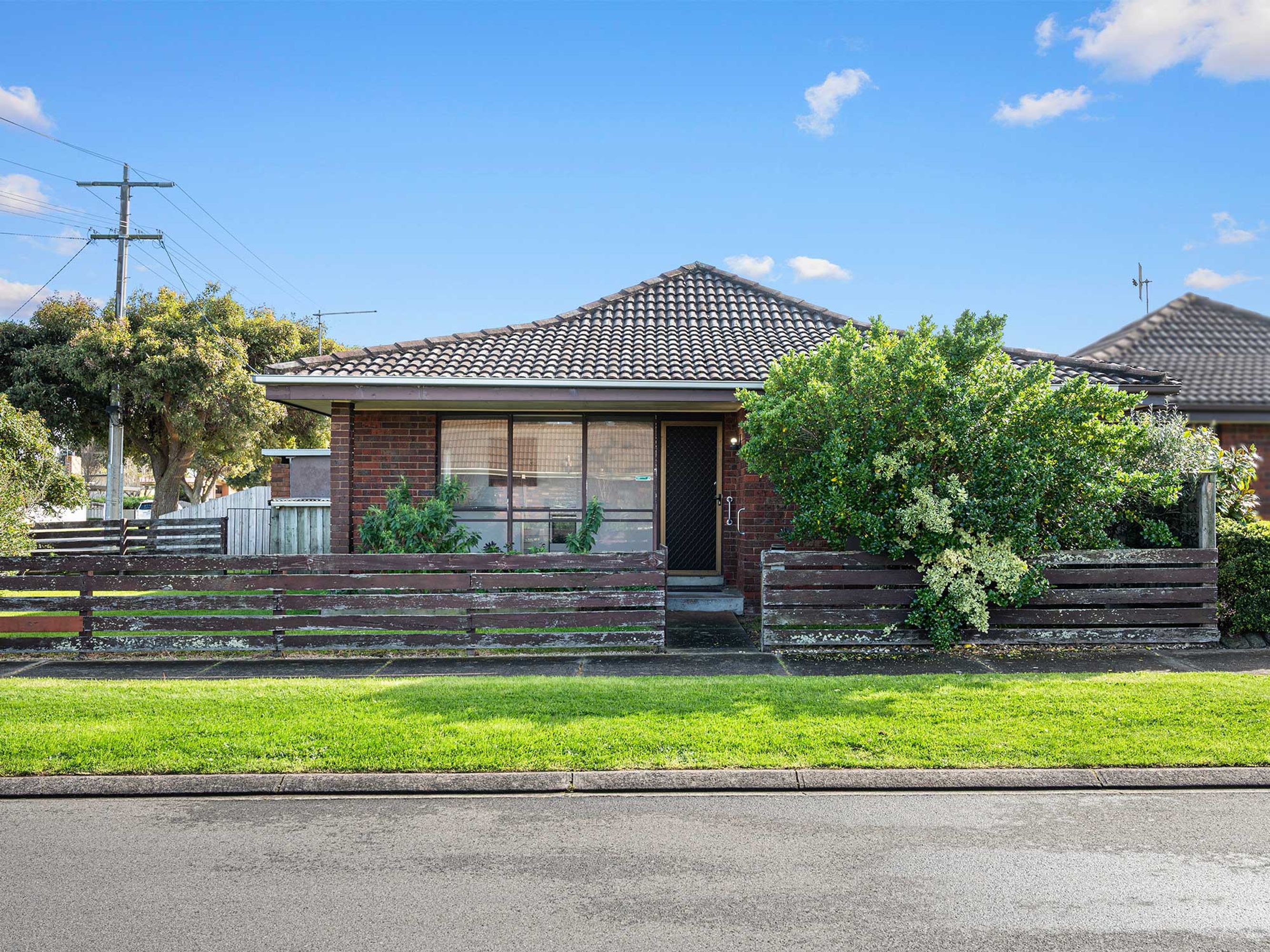 1/62 Queens Road, Warrnambool - Image 1