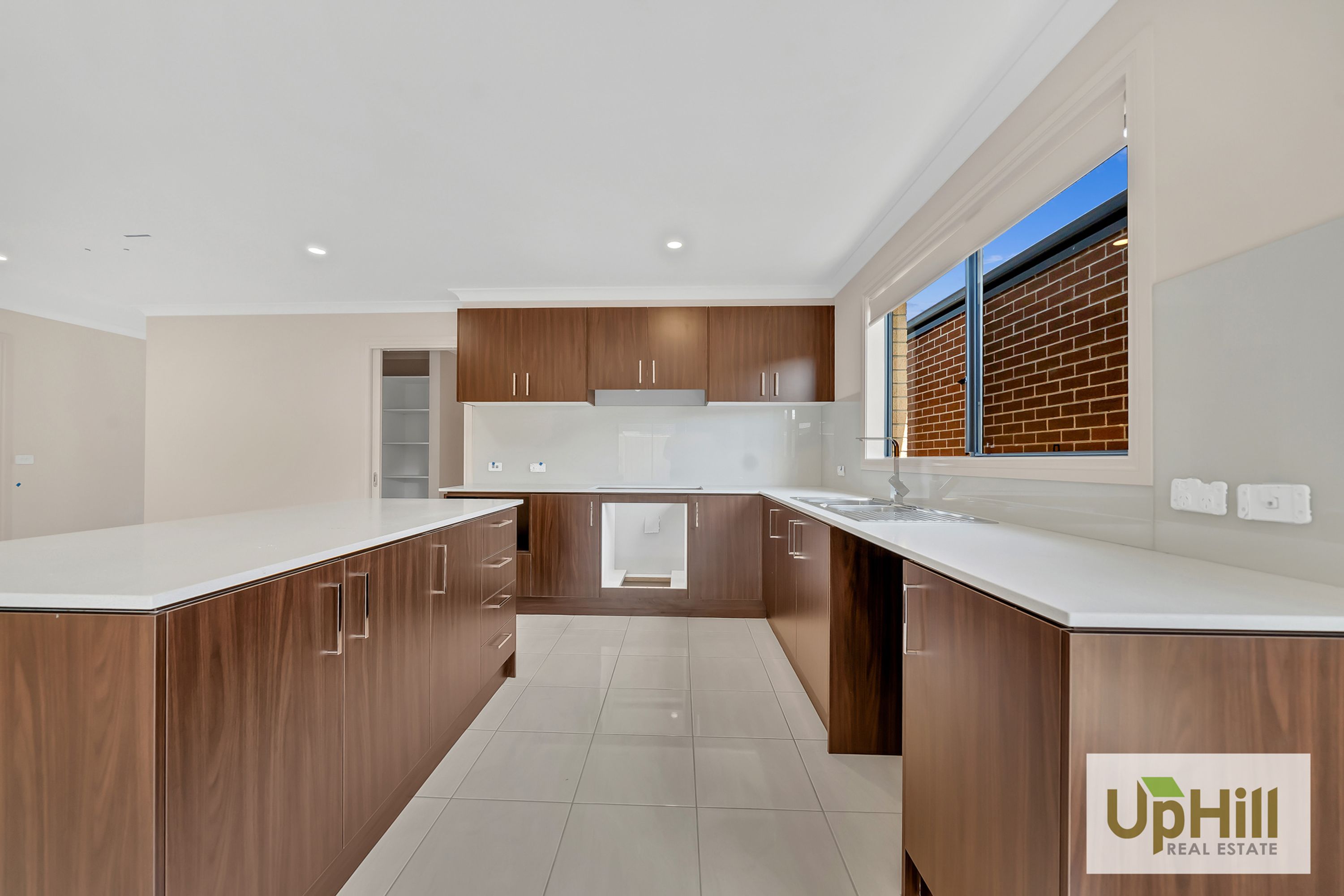 17 LANGSHAN ROAD, Clyde North - Thumbnail 5