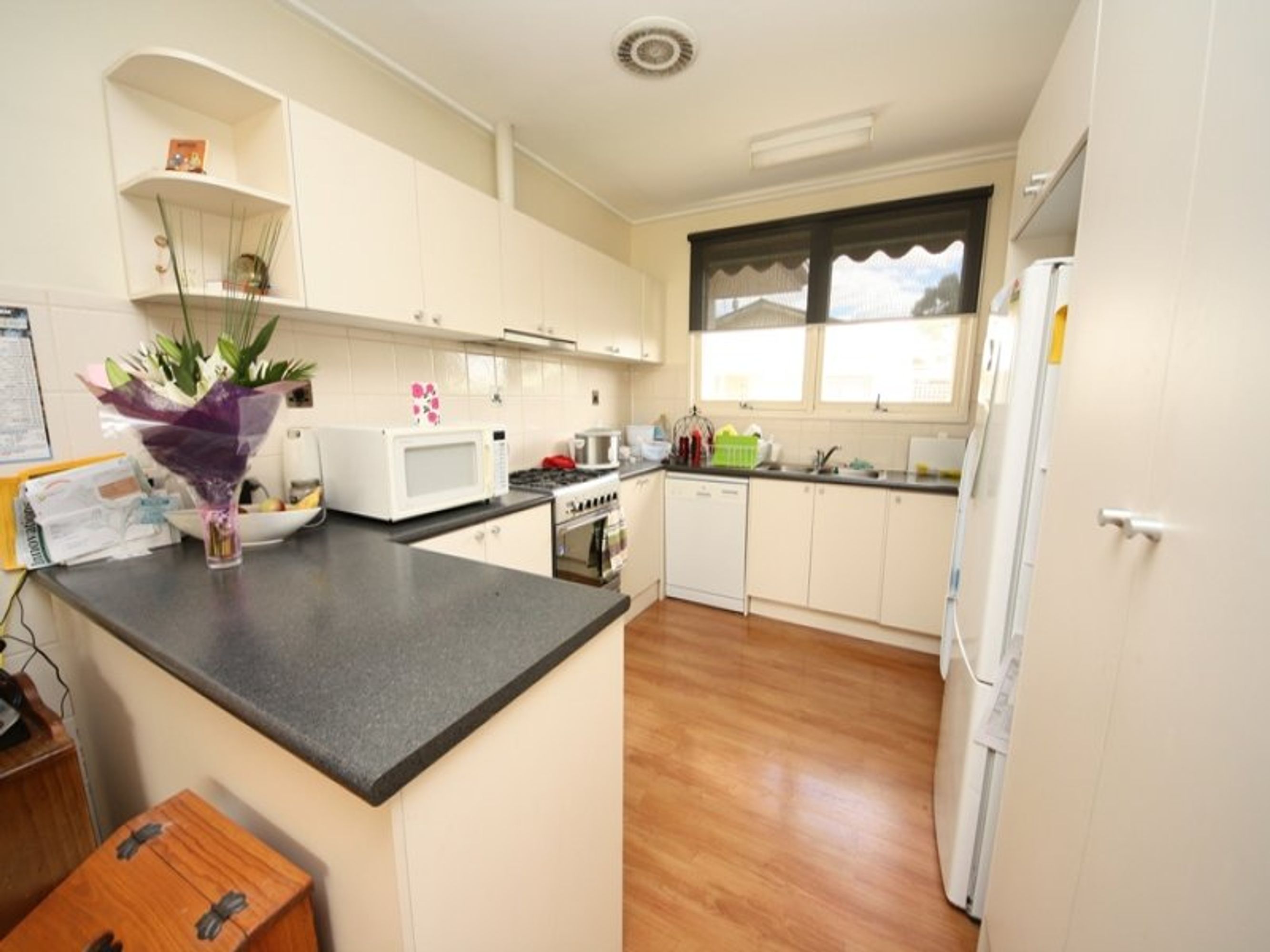 32 Laurel Street, Horsham VIC 3400, Horsham - Thumbnail 2