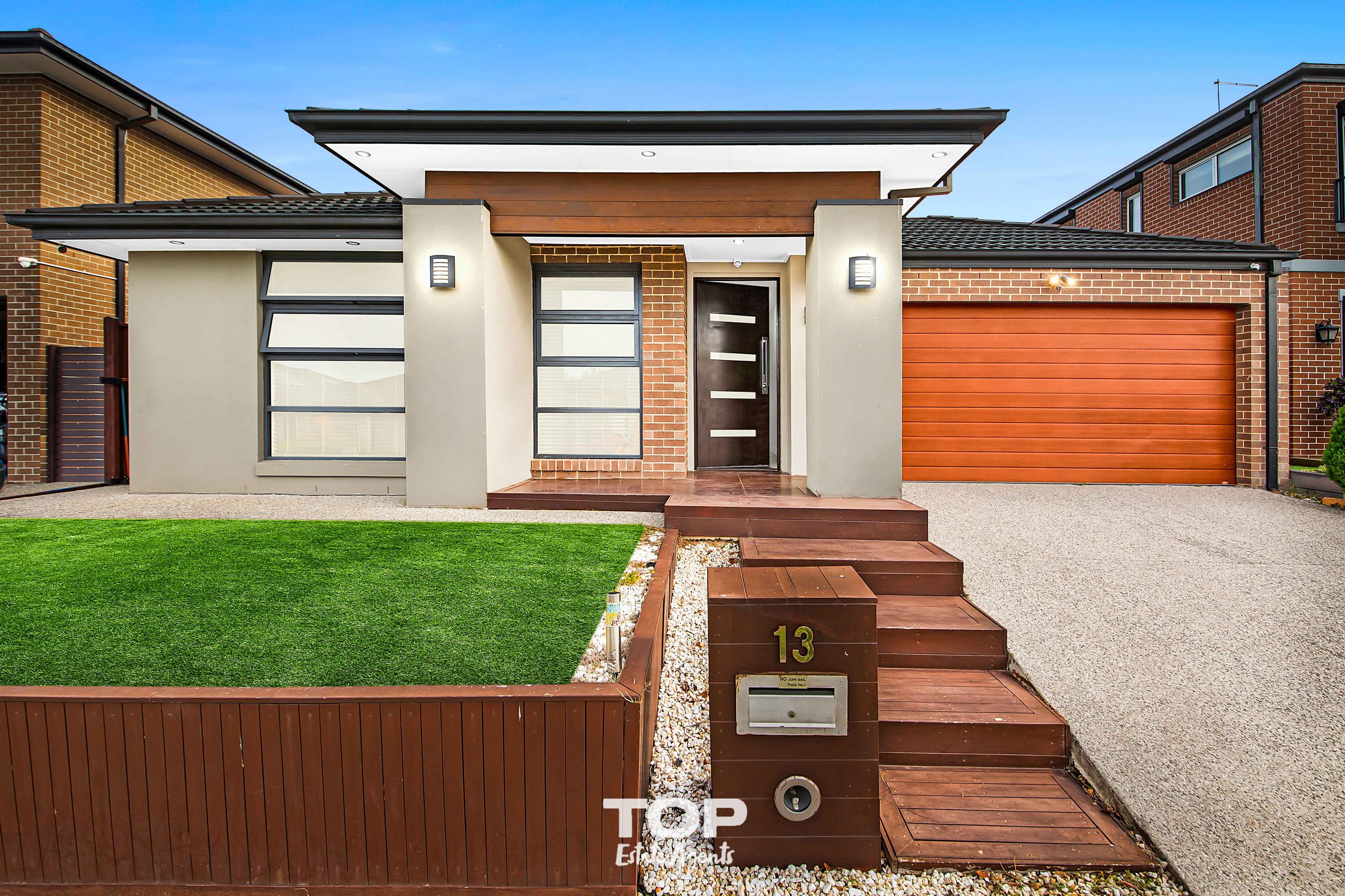 13 Thistle Drive, Clyde North - Thumbnail 2