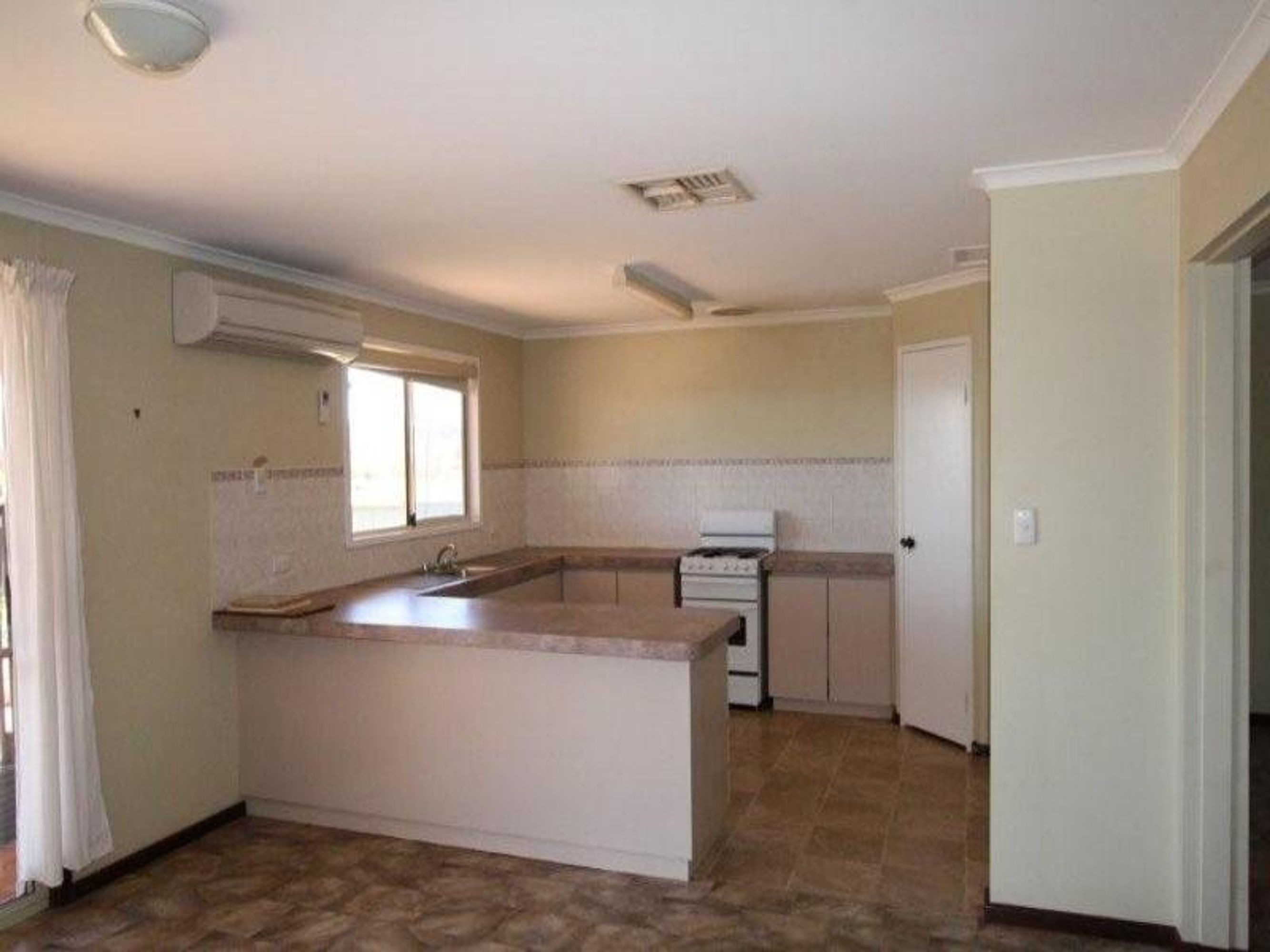 13 Armstrong Way, Newman, Newman - Thumbnail 4