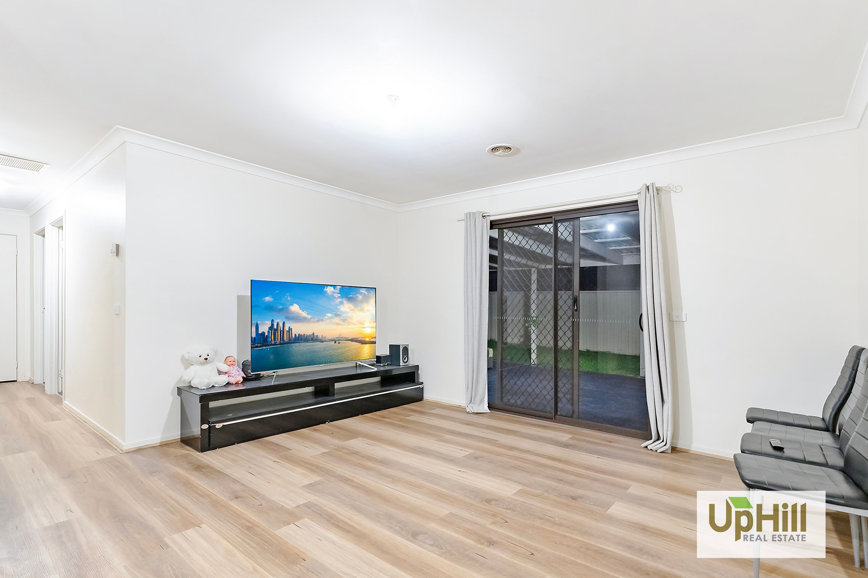 98 Blue Horizons Way, Pakenham - Thumbnail 7