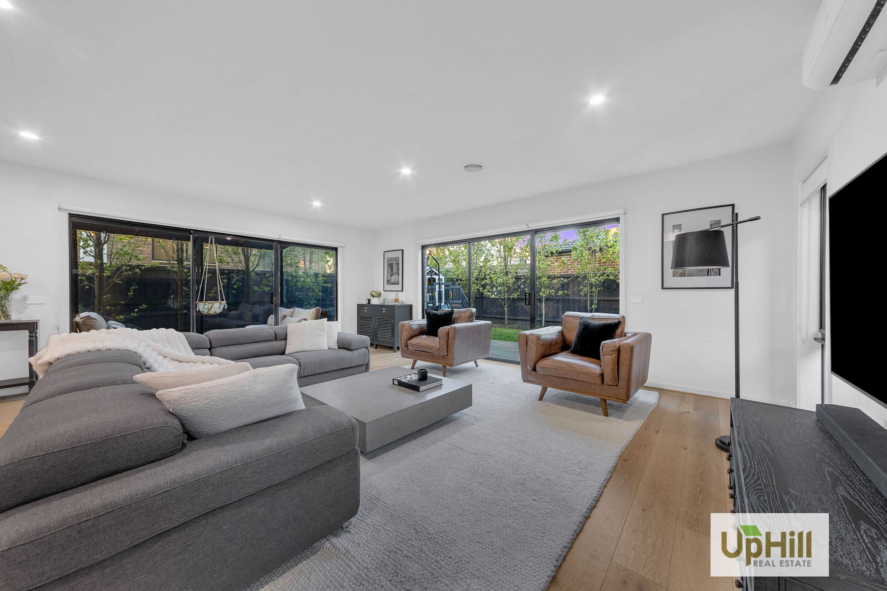 8 Merlot Way, Clyde North - Thumbnail 4