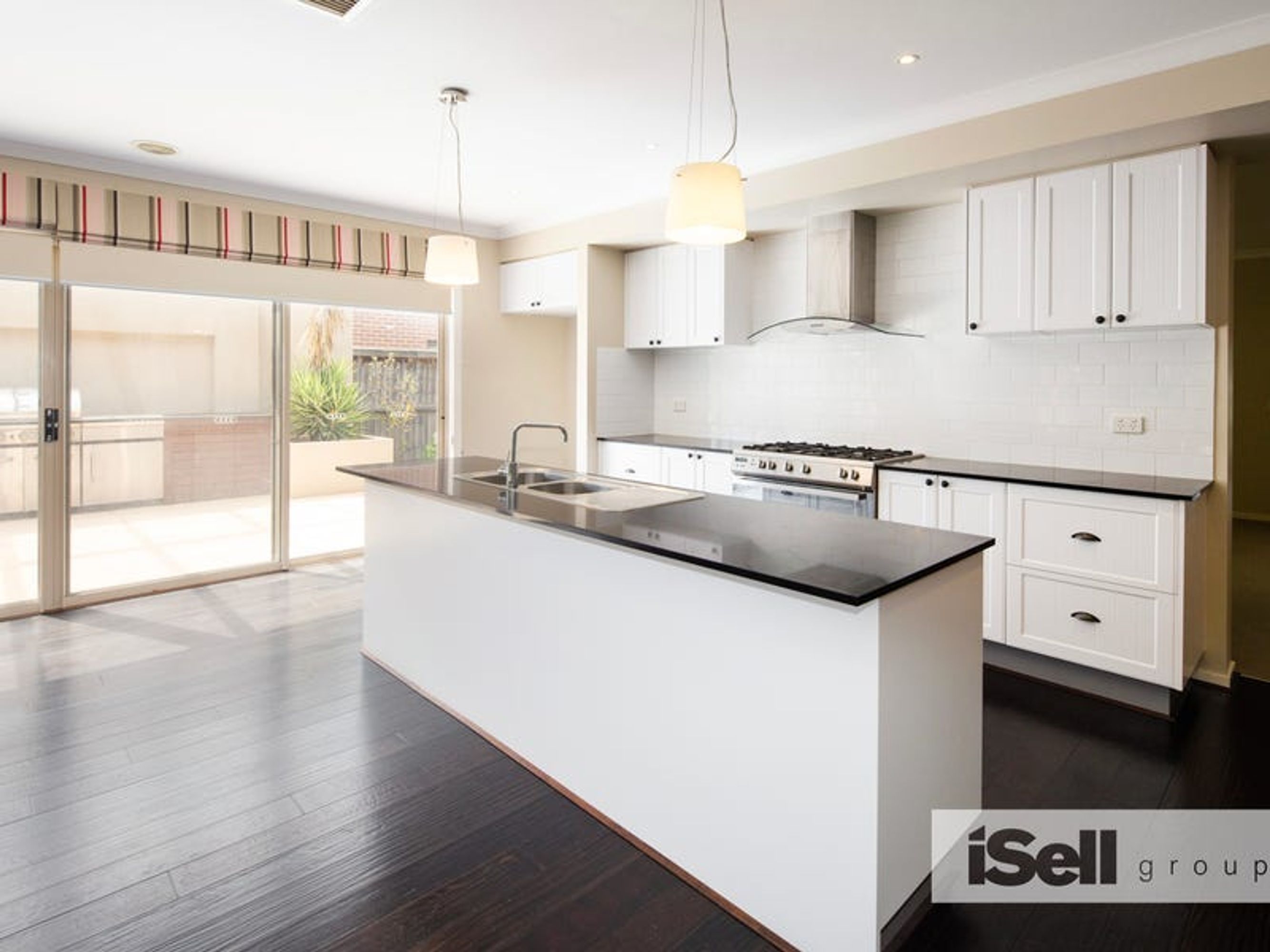 10 Mountainview Boulevard, Cranbourne North - Thumbnail 6