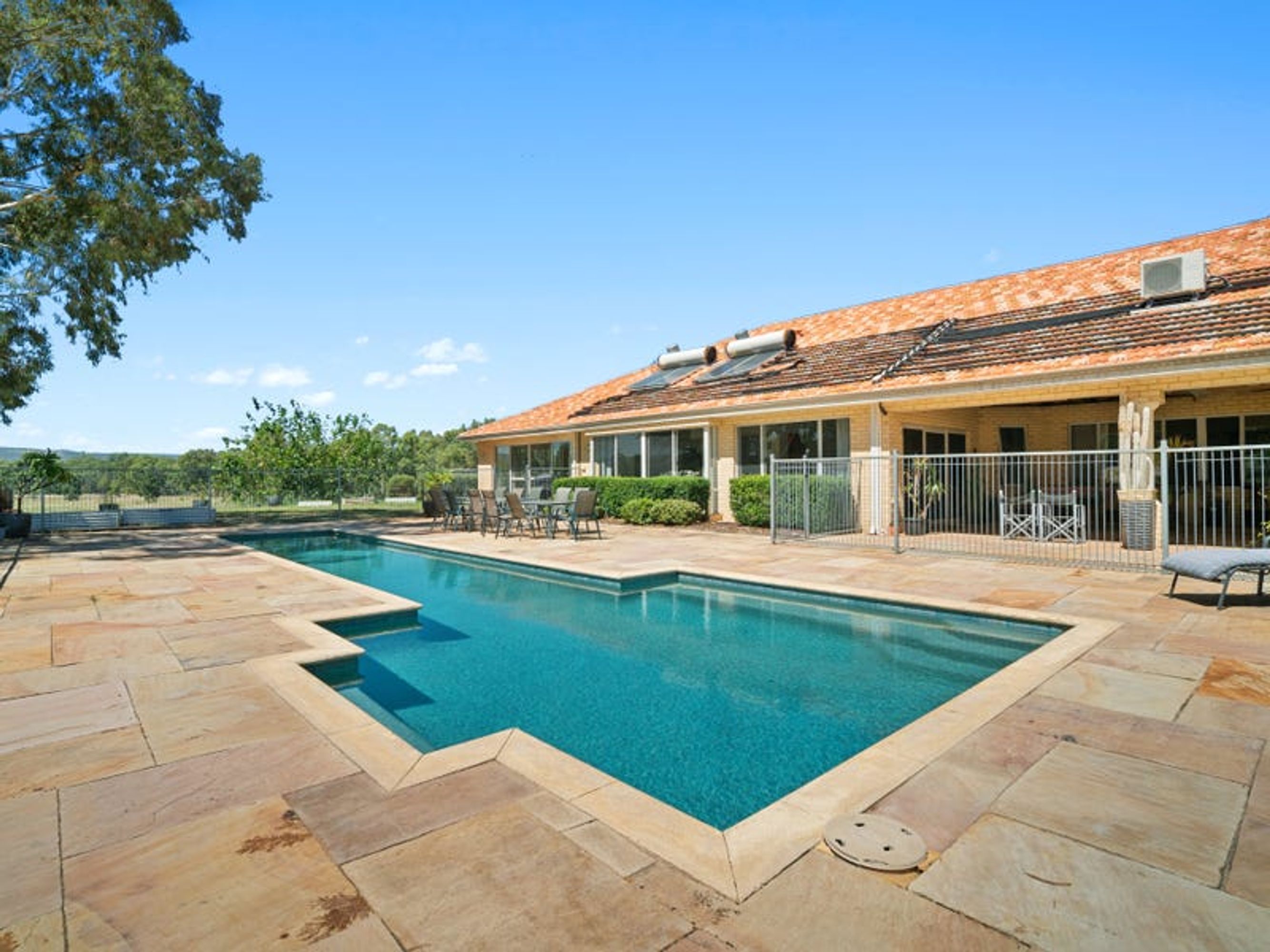 52 Forest Road