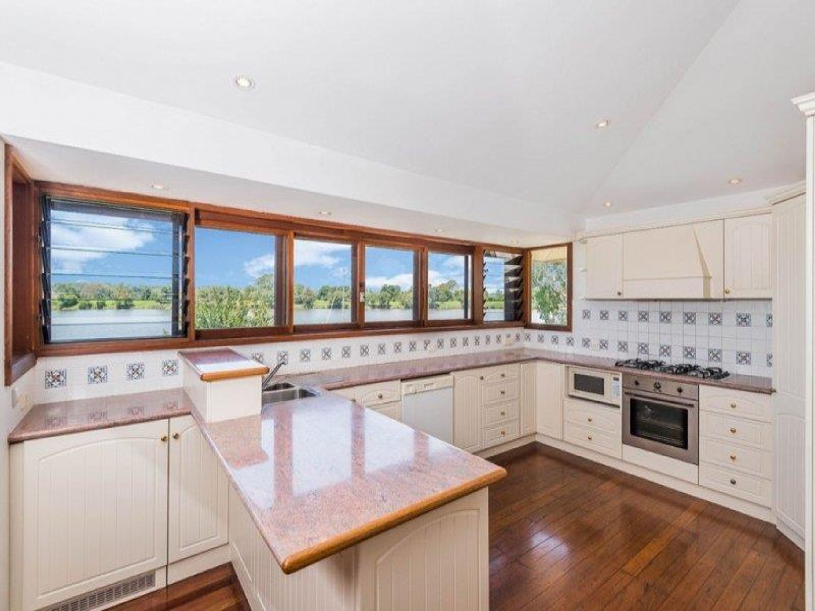 12 Dovedale Street, Grafton - Thumbnail 7