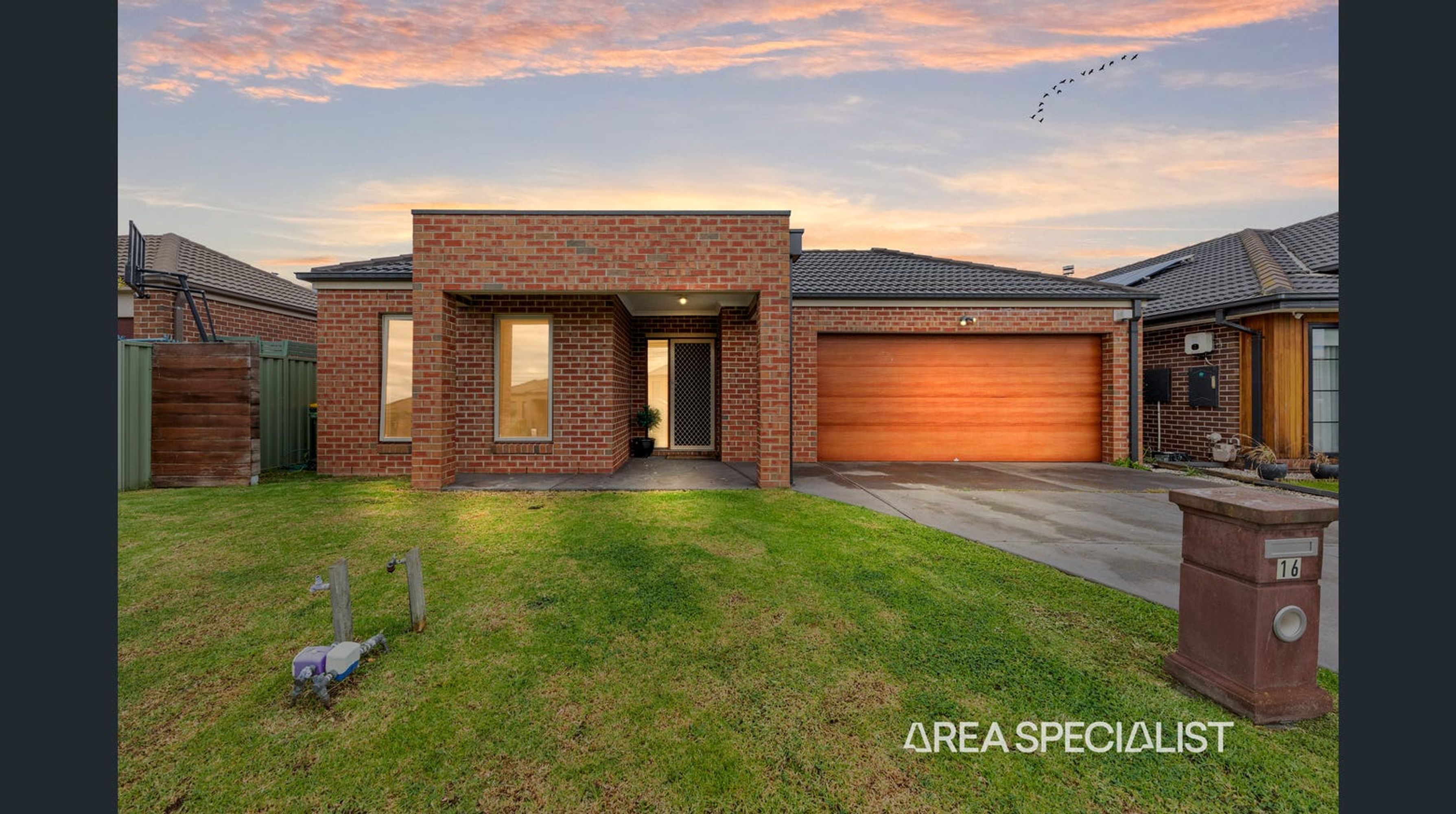 16 Moore Mews, Pakenham