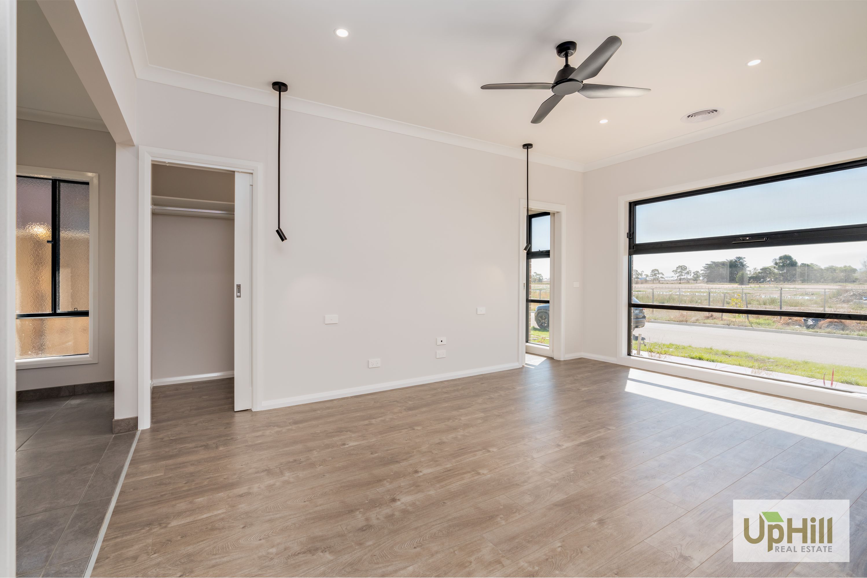 10 CORROBOREE STREET, Clyde North - Thumbnail 3