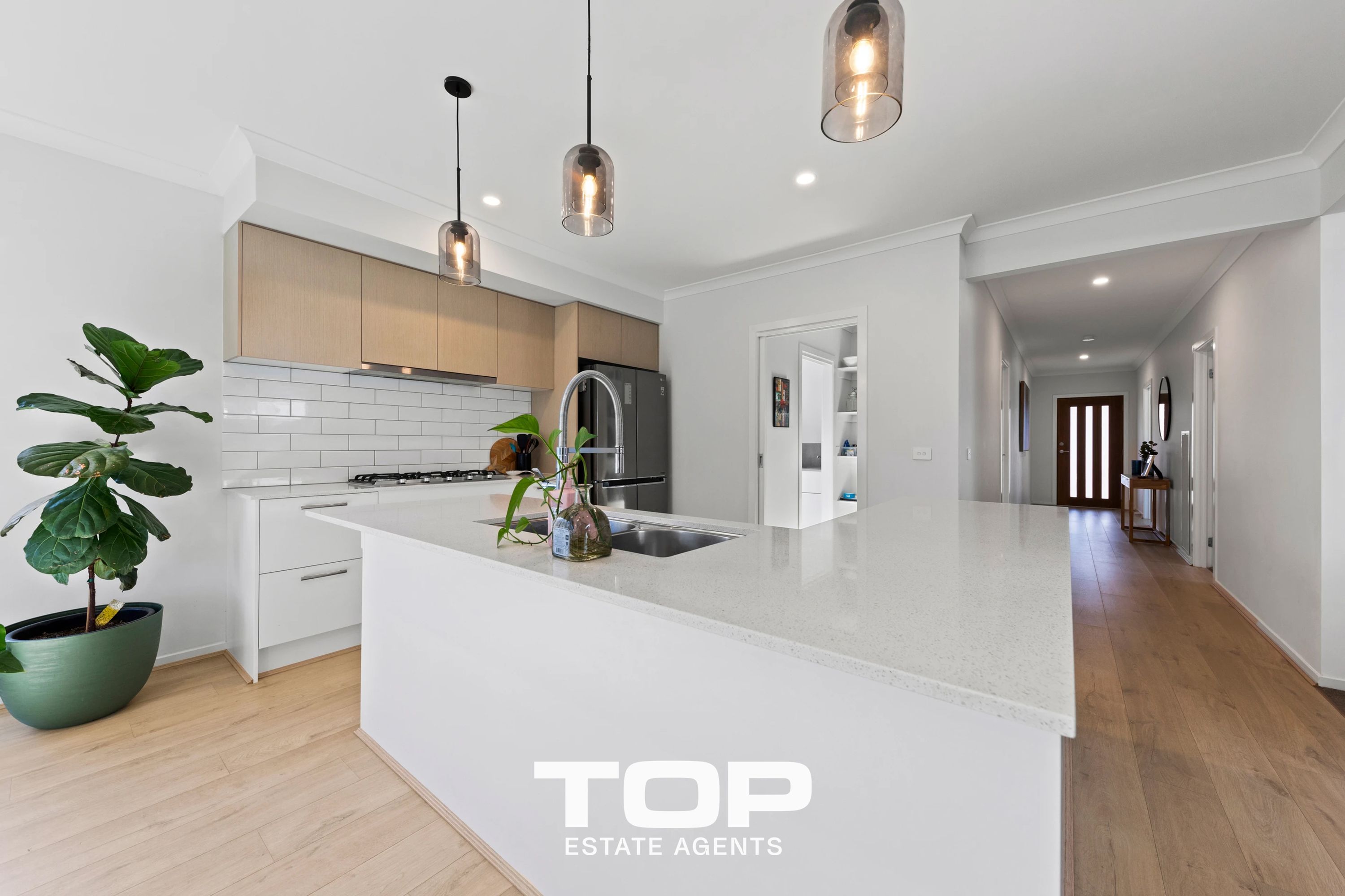 8 Milka Avenue, Clyde North - Thumbnail 4