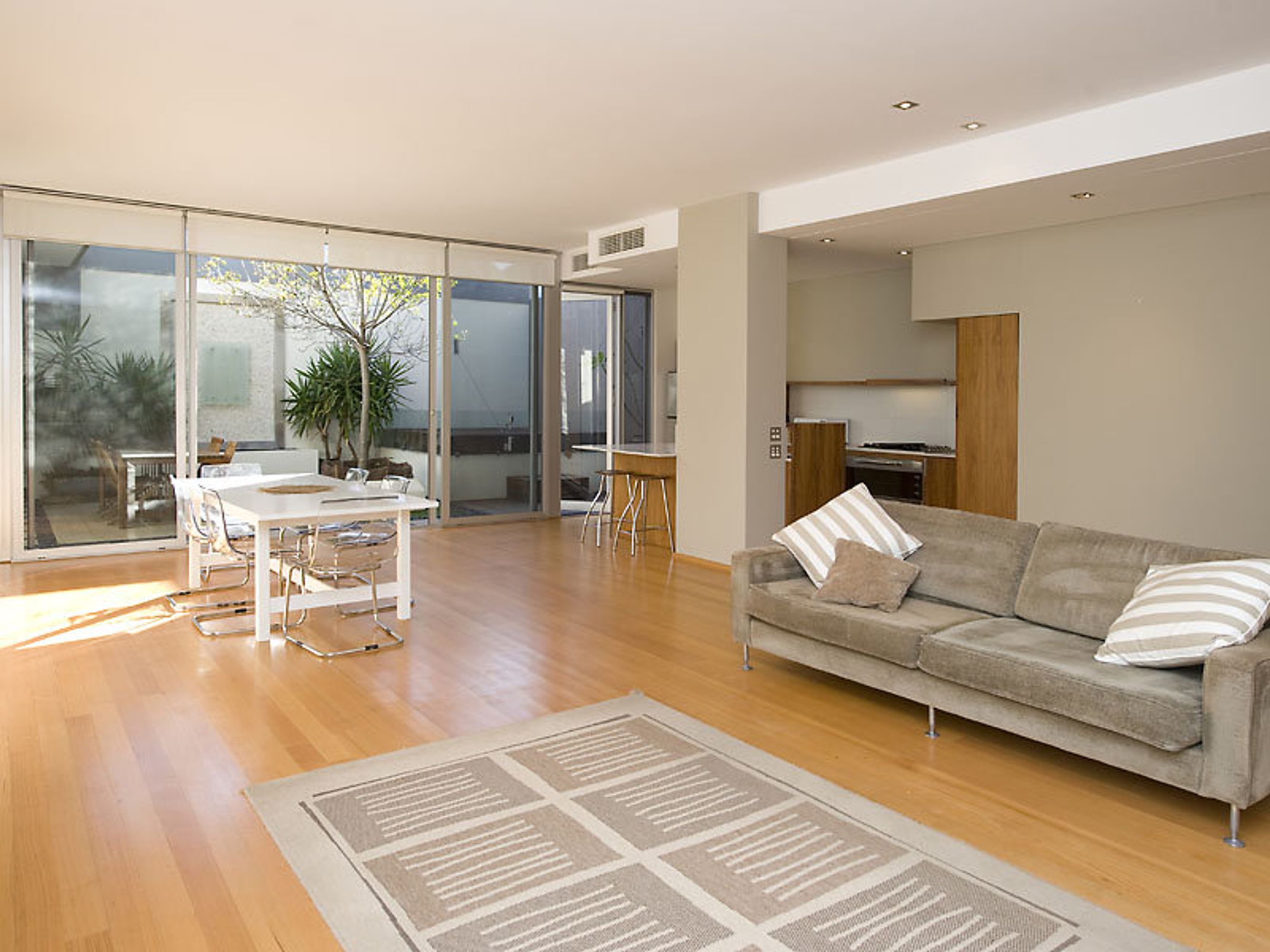 32 Mere View Way, Subiaco - Thumbnail 2